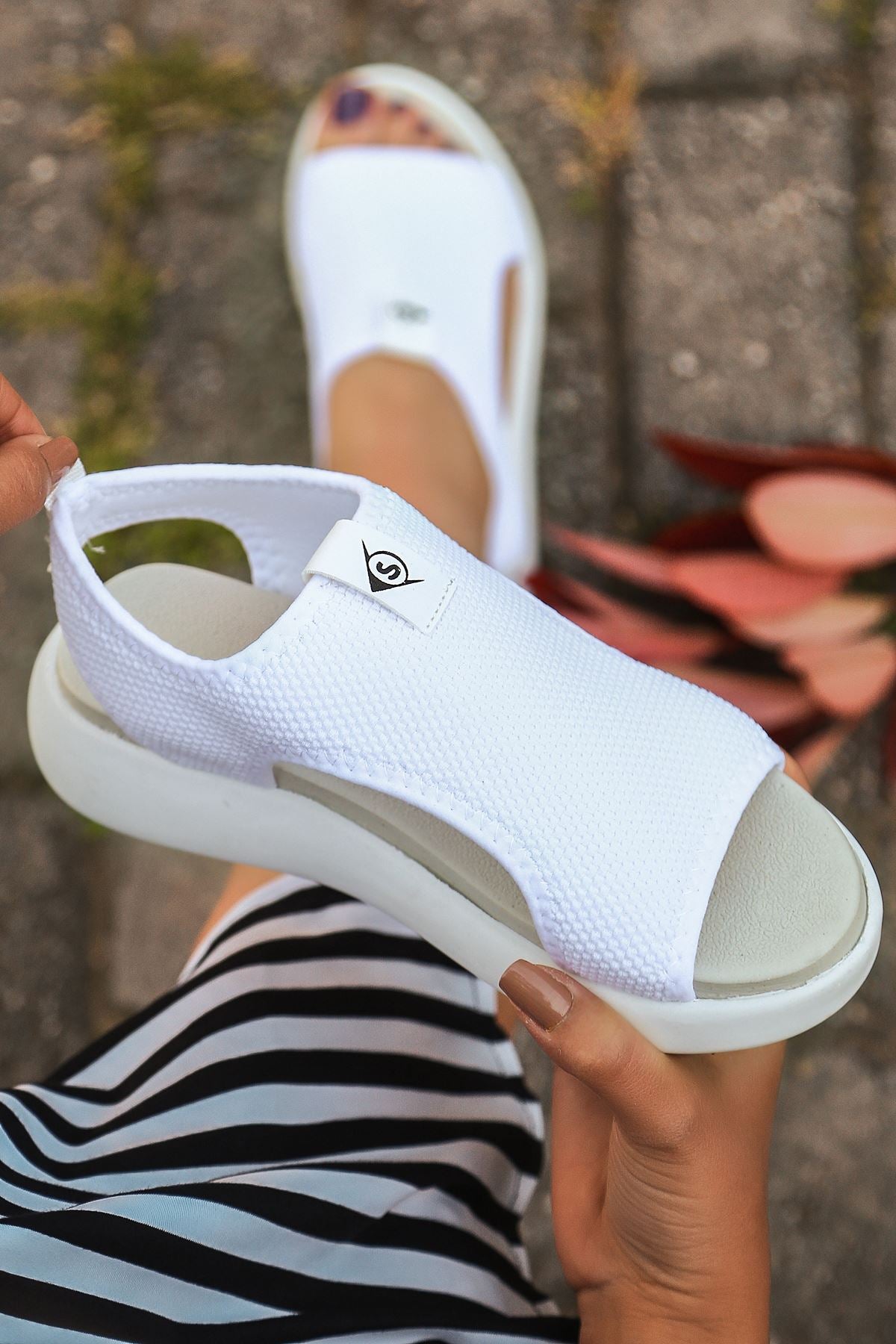 Begonia White Women's Daily Sandals - STREETMODE™
