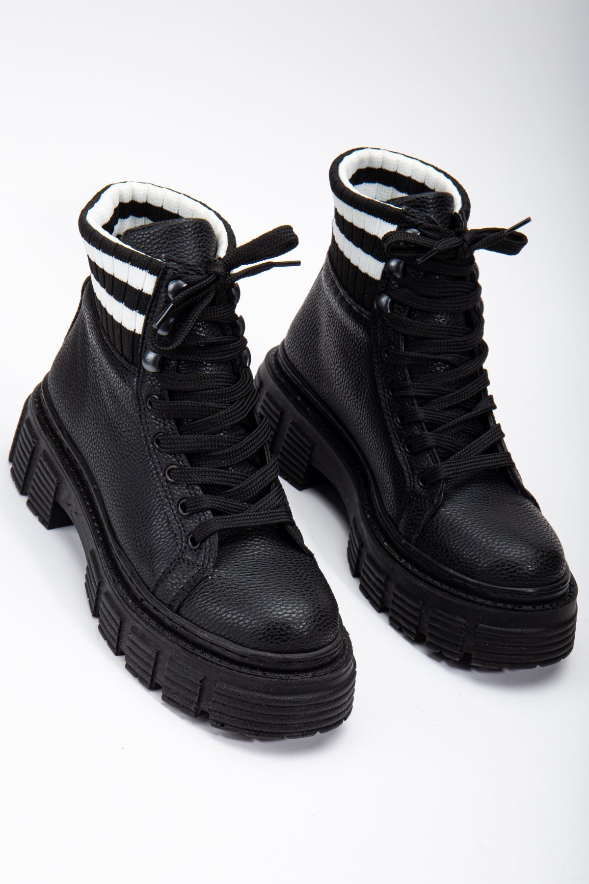 Black Leather Lace-Up Women's Boots - STREETMODE™