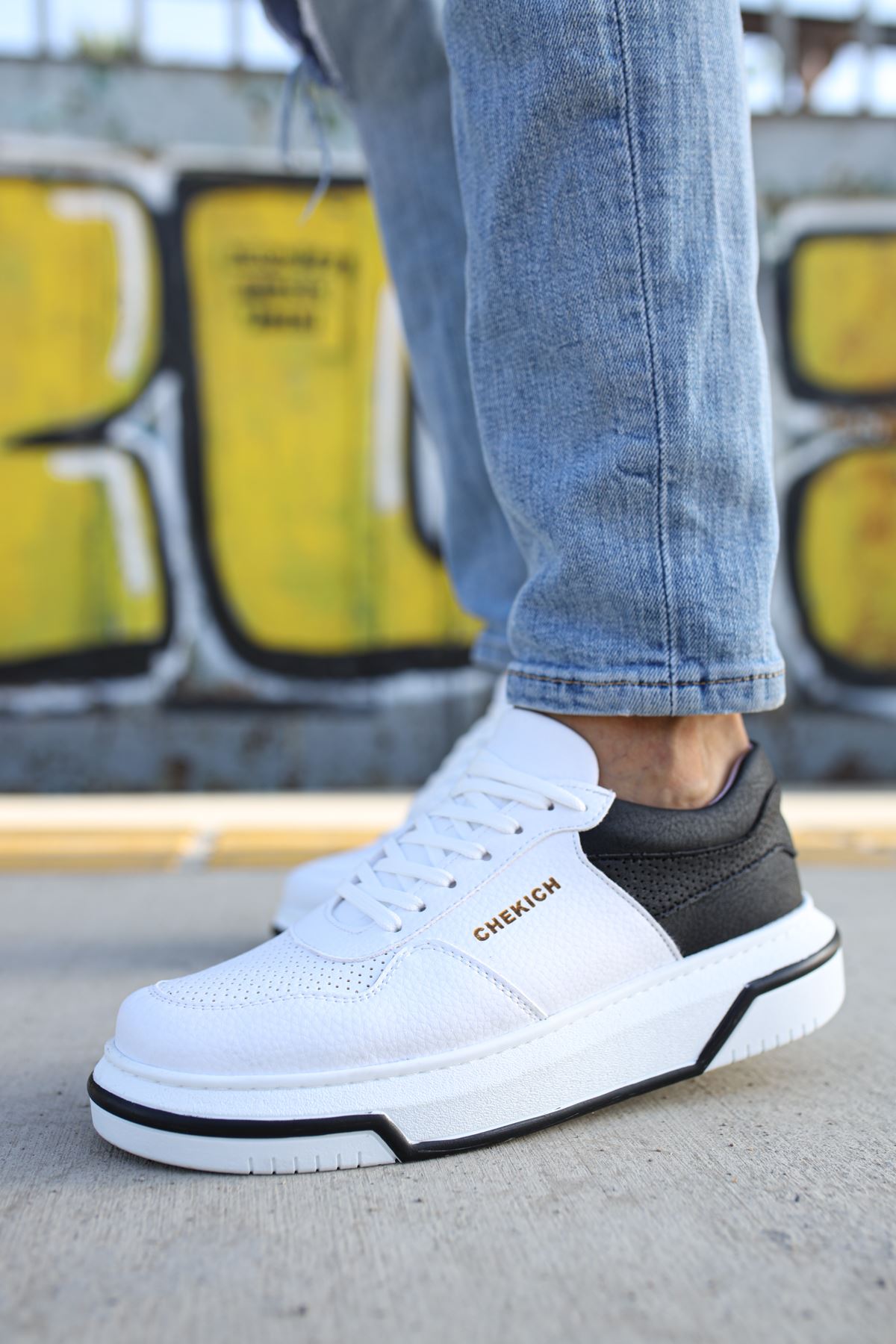 CH075 Men's Unisex White Casual Sneaker Sports Shoes - STREETMODE™