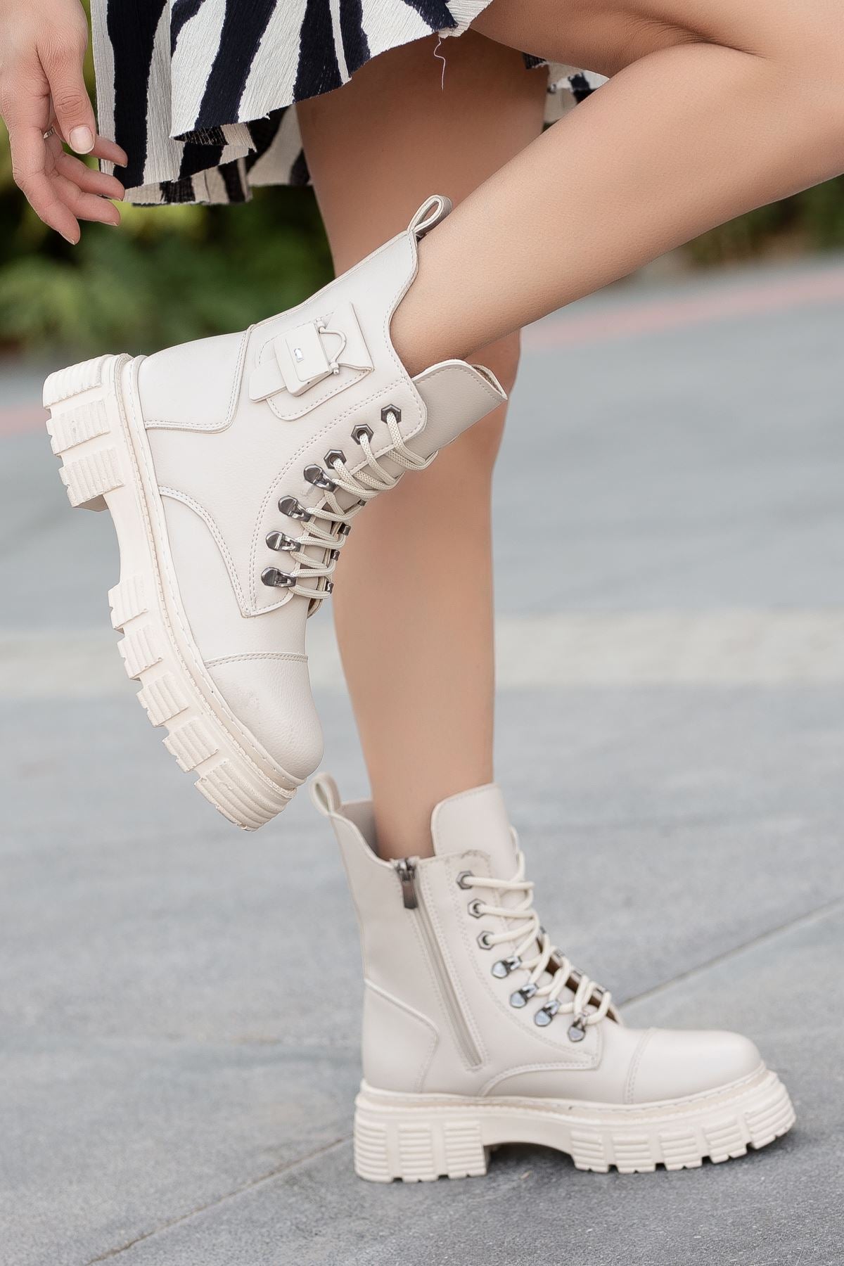 Cream Leather Bag Detailed Women's Lace-Up Boots - STREETMODE™