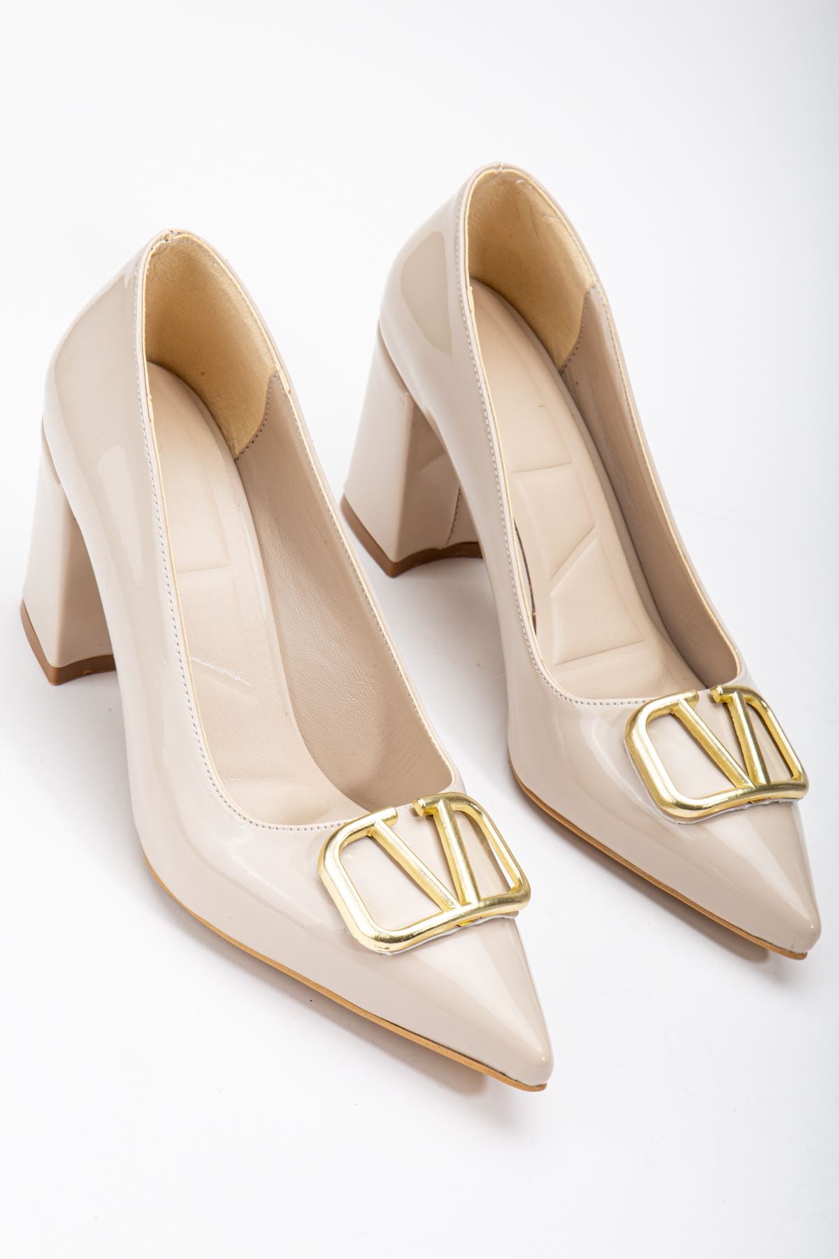 Cream Patent Leather Buckle Detailed Thick Heeled Shoes - STREETMODE™