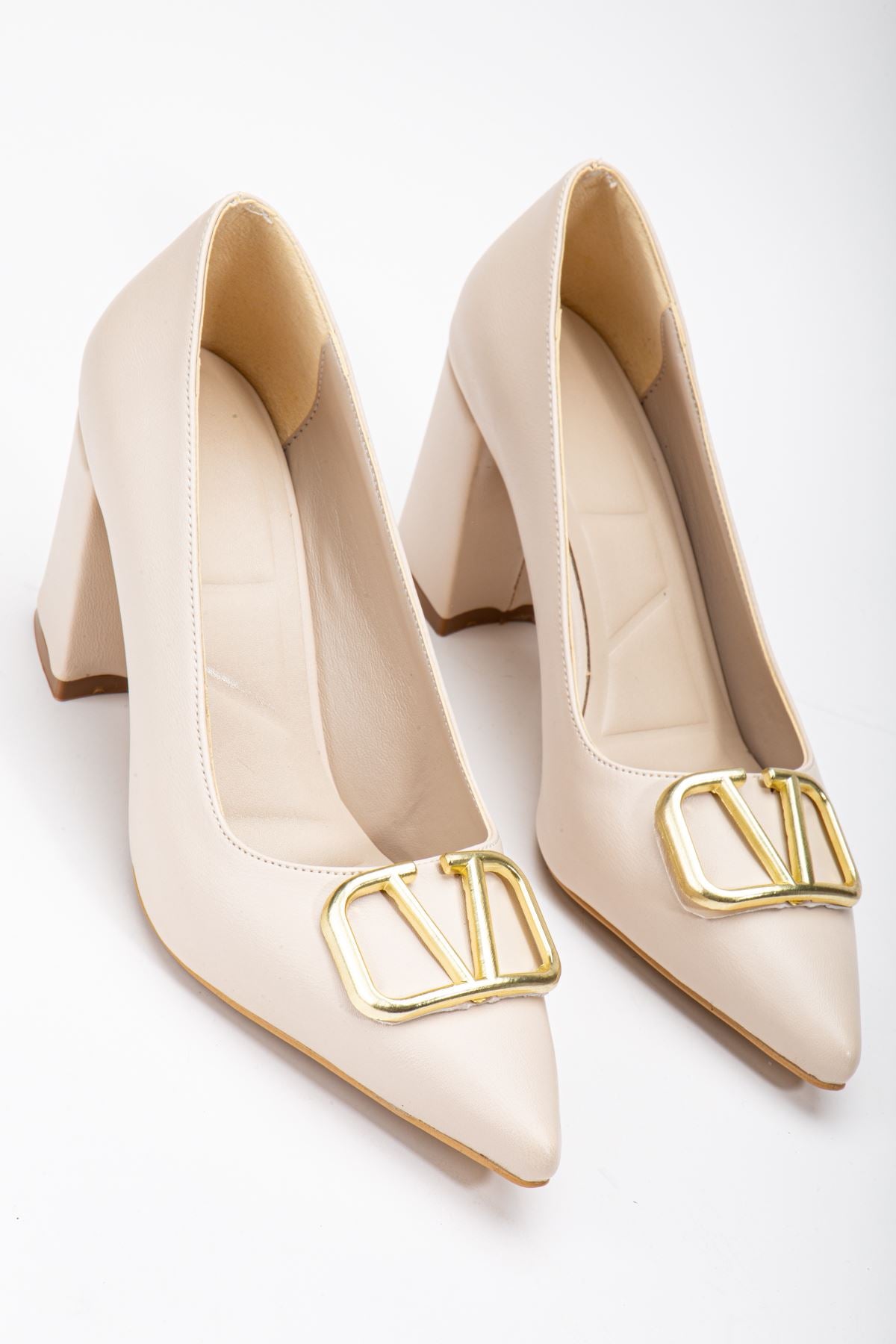 Cream Skin Buckle Detailed Thick Heel Shoes - STREETMODE™