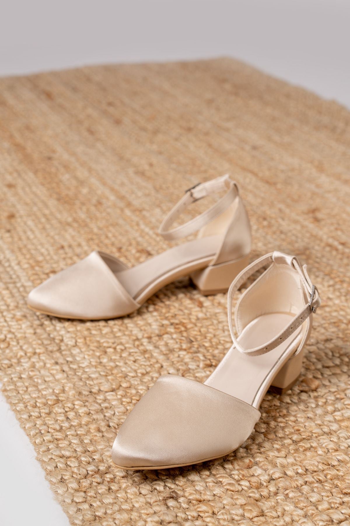 Dary Heeled Cream Satin Detailed Heeled Shoes - STREETMODE™