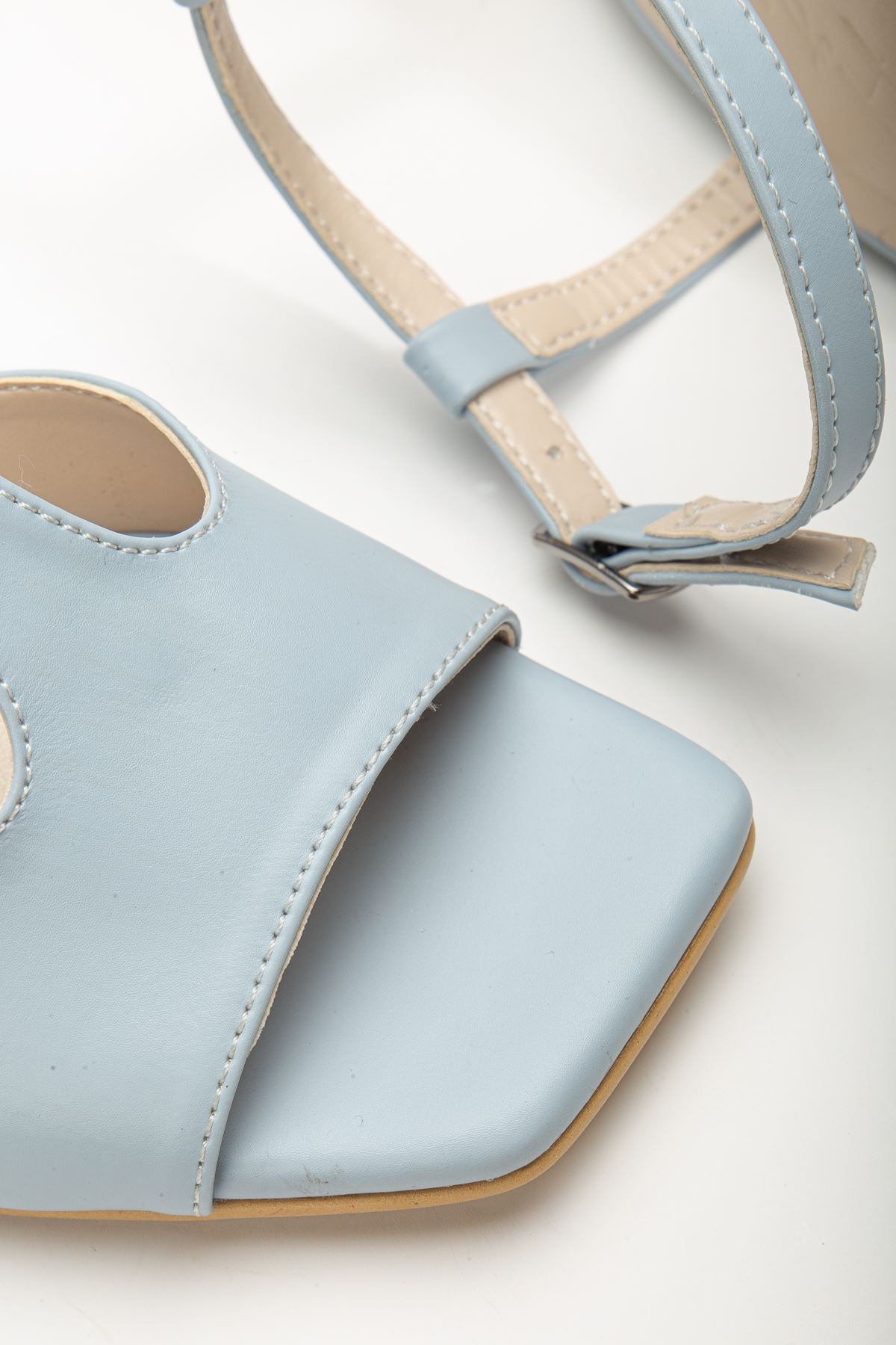 Entela Heeled Baby Blue Skin Blunt Toe Women's Shoes - STREETMODE™