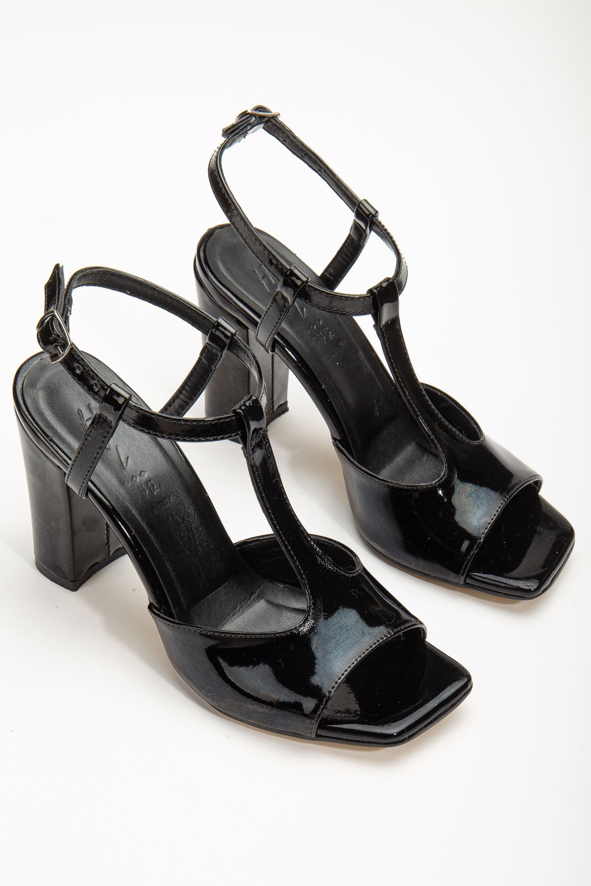 Entela Heeled Black Patent Leather Blunt Toe Women's Shoes - STREETMODE™