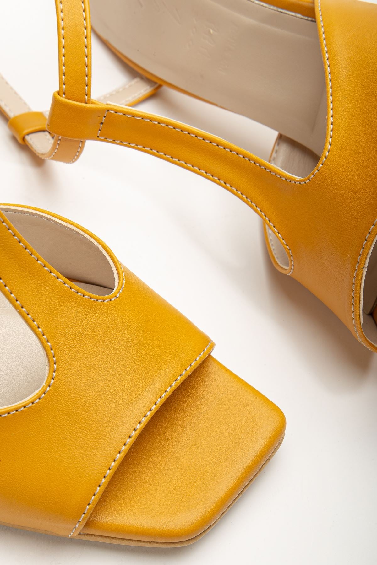 Entela Heeled Mustard Skin Blunt Toe Women's Shoes - STREETMODE™