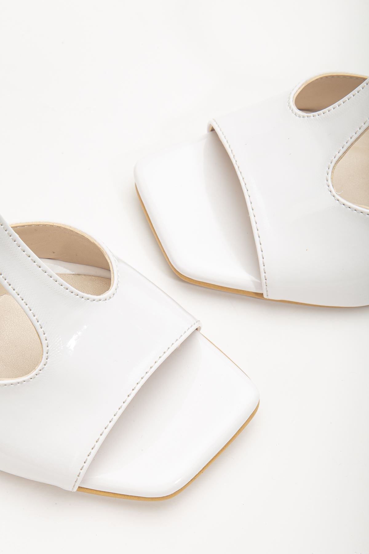 Entela Topuklu Beyaz Rugan Küt Burunlu Kadın Ayakkabı - STREETMODE™