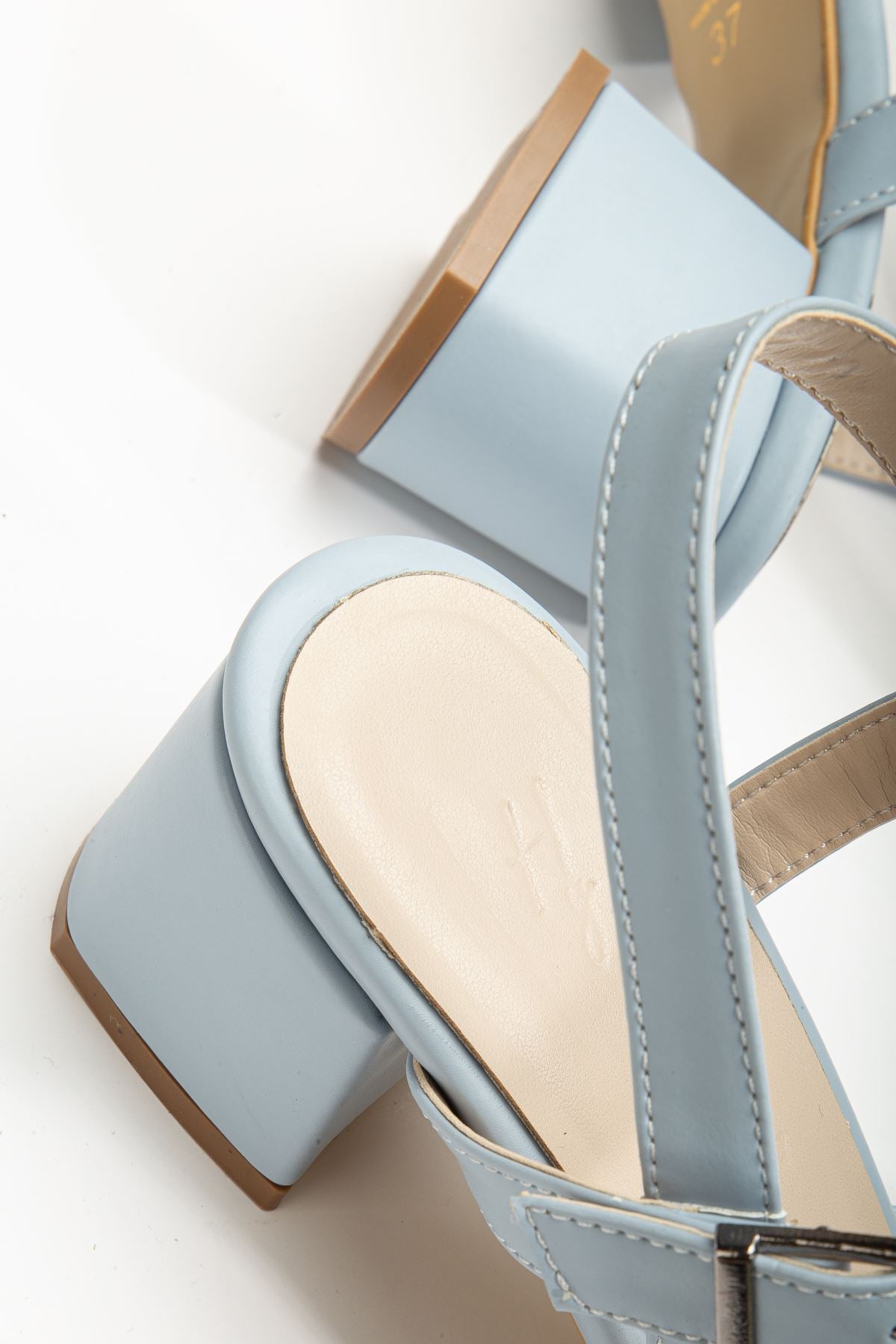 Keri Heeled Baby Blue Skin Blunt Toe Women's Shoes - STREETMODE™