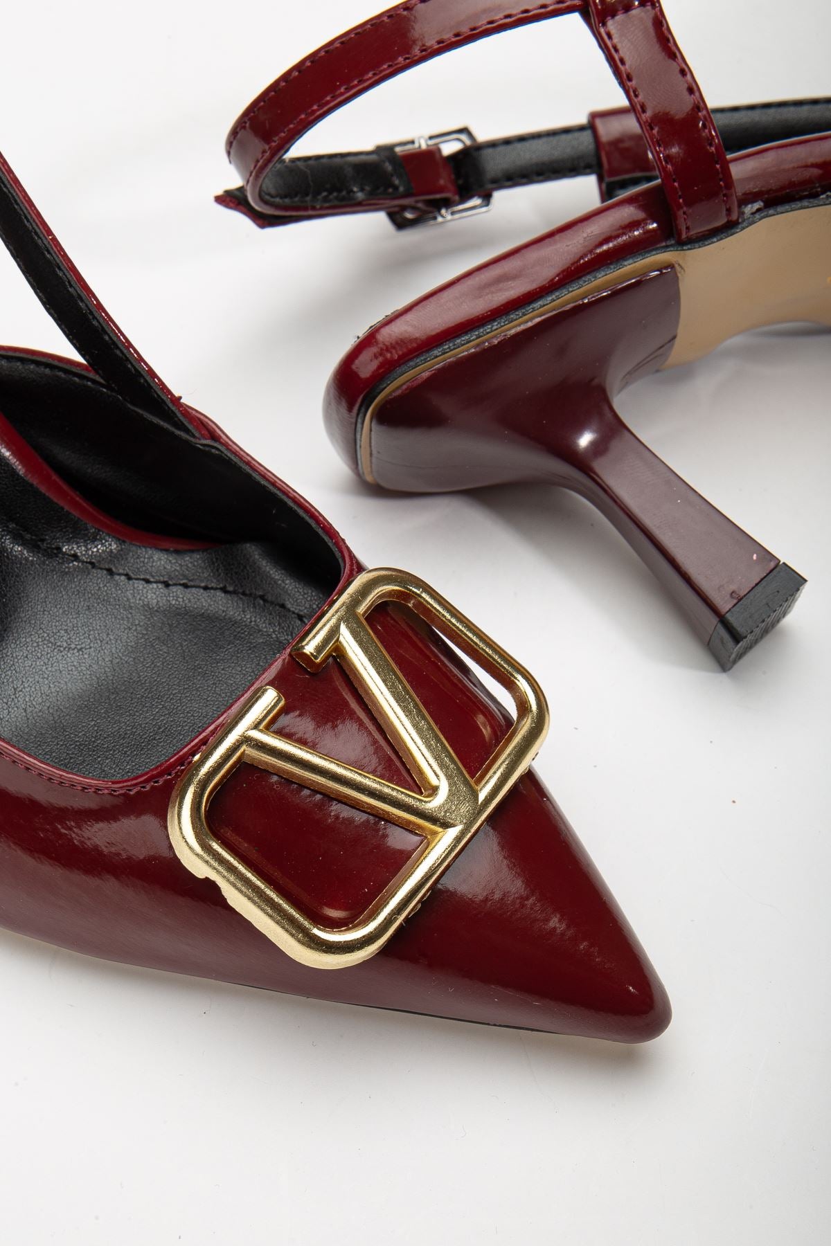 Lianne Burgundy Patent Leather Buckle Detailed Thin Heeled Shoes - STREETMODE™