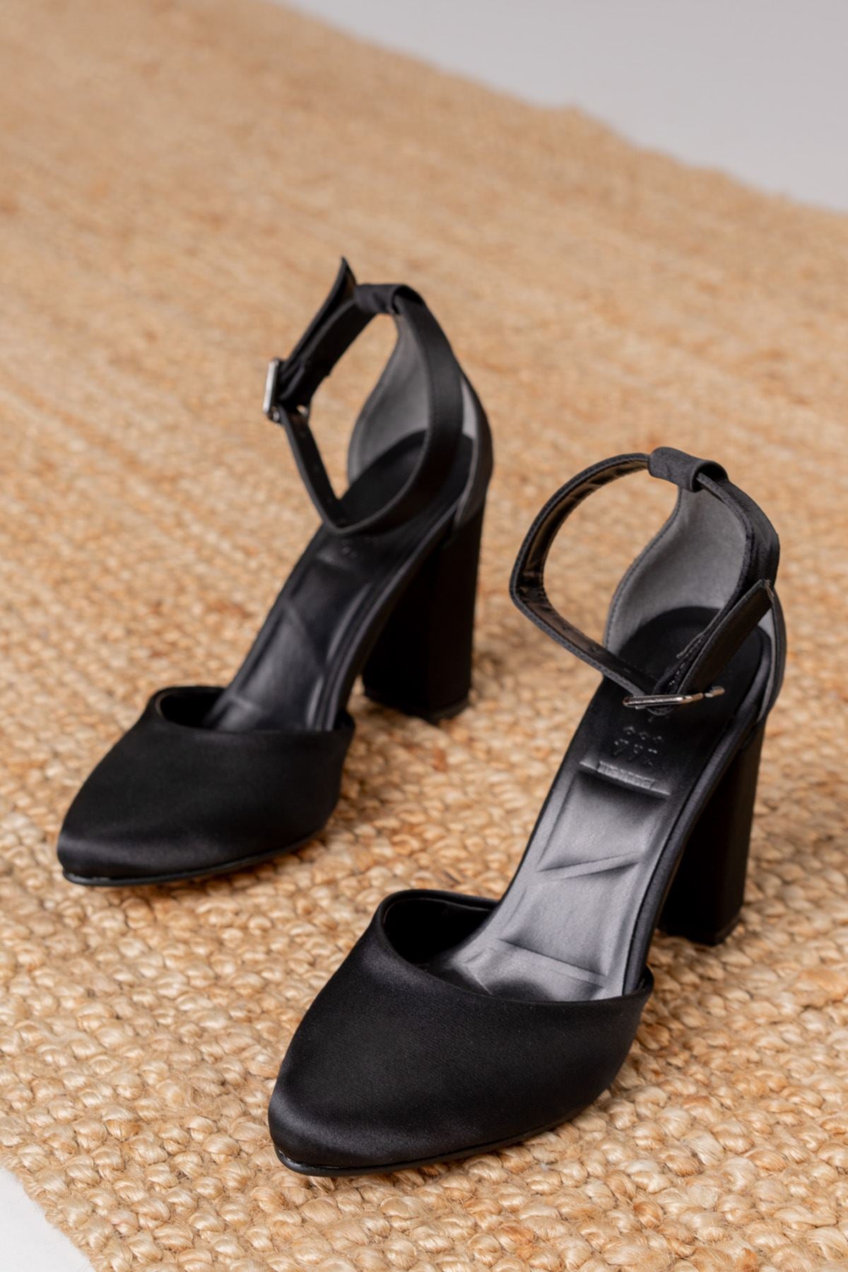 Lole Heeled Black Satin Detailed Heeled Shoes - STREETMODE™