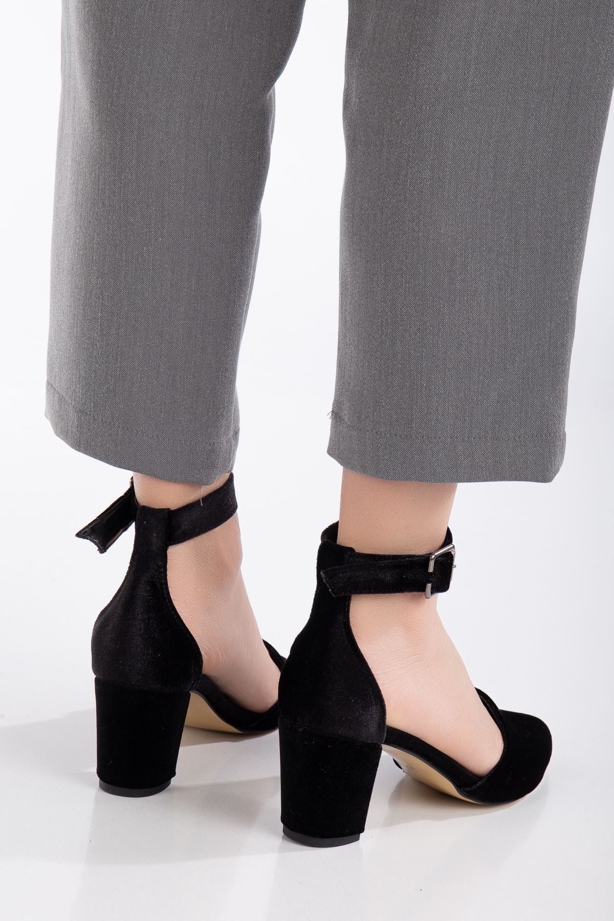 Lottis Black Velvet Detailed Heeled Women's Shoes - STREETMODE™