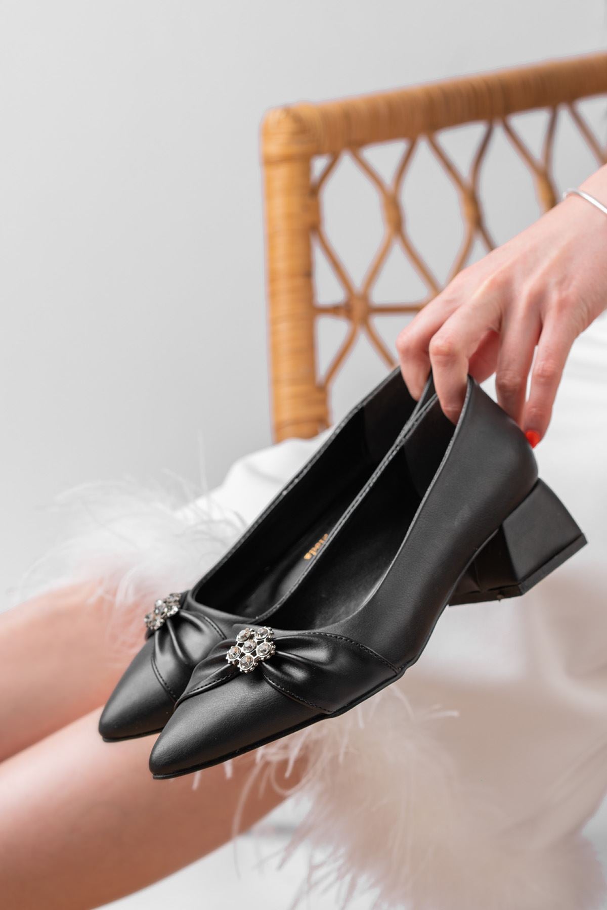 Lydia Black Skin Stone Detailed Heeled Women's Shoes - STREETMODE™