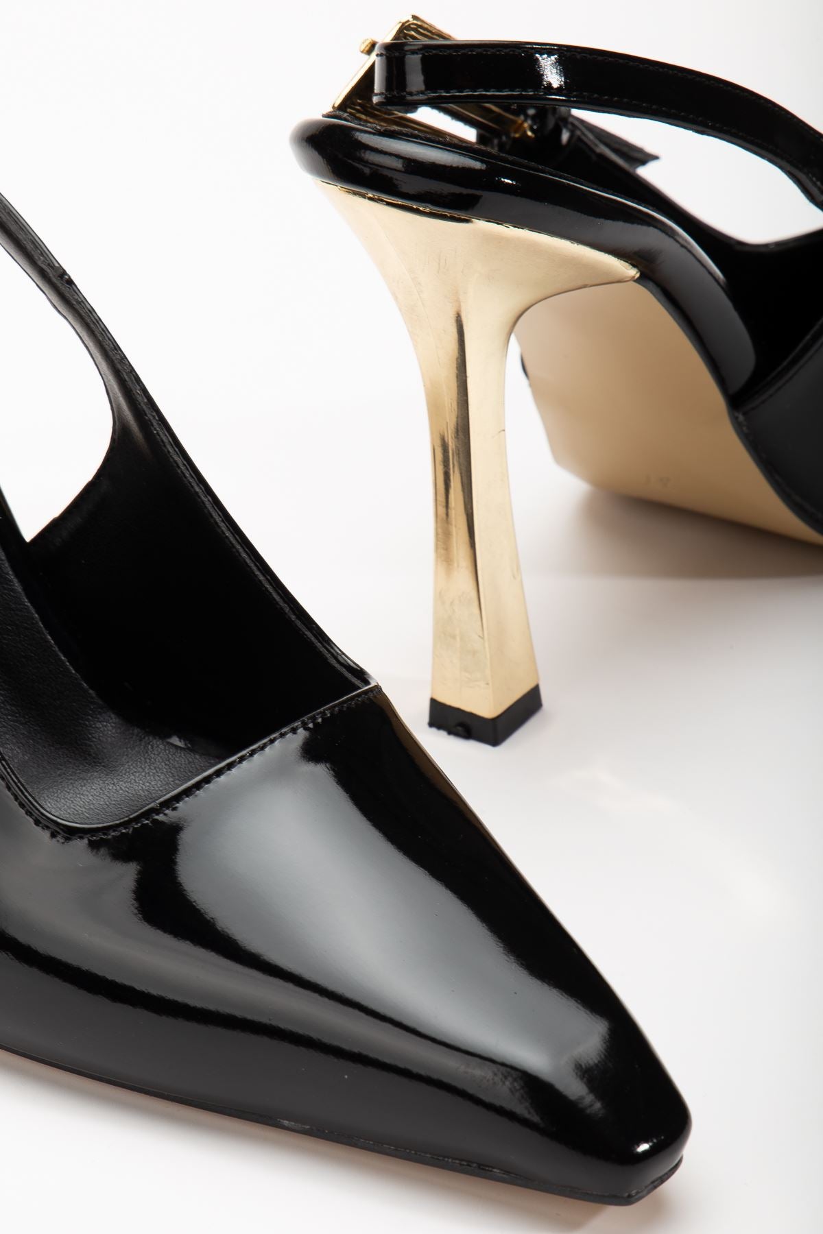 Minni Black Patent Leather Gold Detailed Blunt Toe Women's Heeled Shoes - STREETMODE™