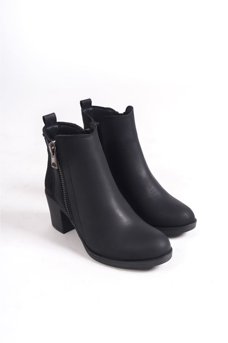 Nehar Women's Black Color Zippered Heeled Boots - STREETMODE™