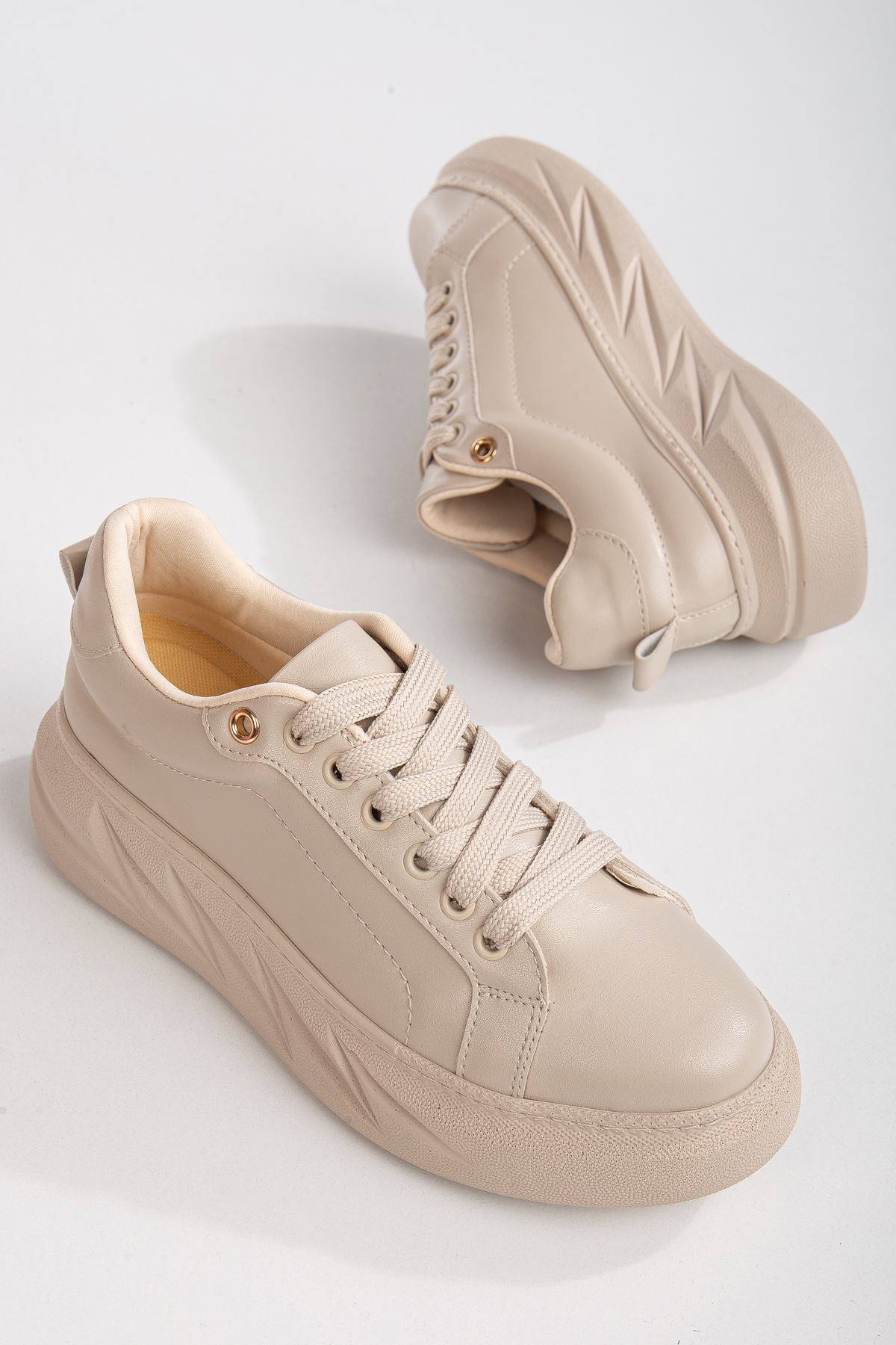 Nerina Cream Skin Thick Sole Detailed Sneakers - STREETMODE™