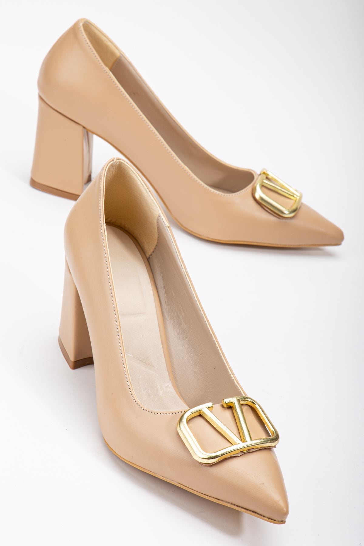 Nude Skin Buckle Detailed Thick Heel Shoes - STREETMODE™