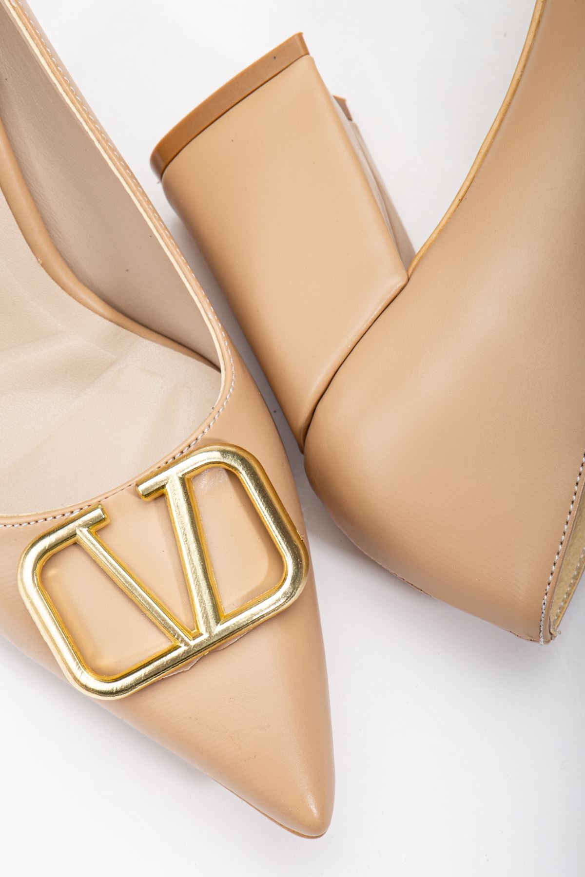 Nude Skin Buckle Detailed Thick Heel Shoes - STREETMODE™