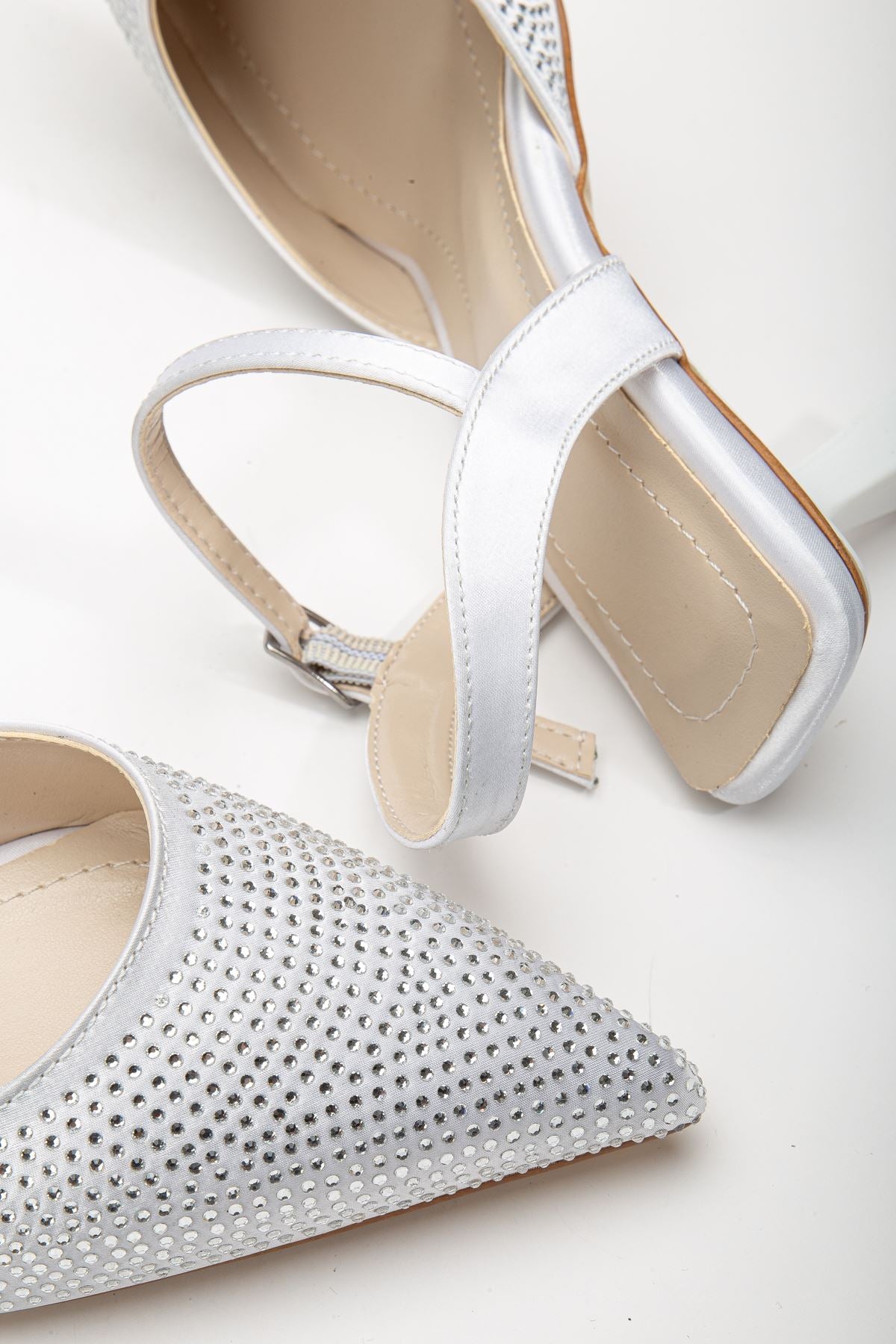 Sinda White Satin Stone Detailed Thin Heeled Women's Shoes - STREETMODE™