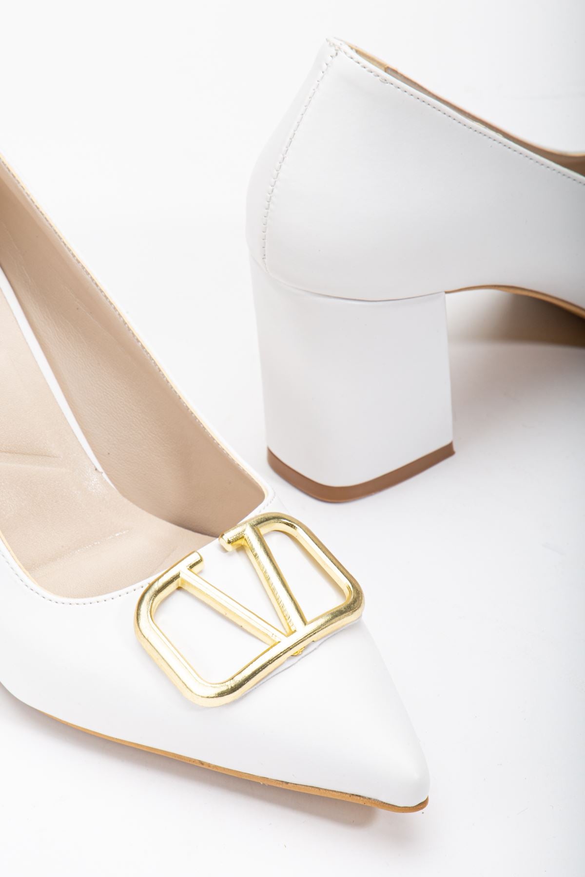 White Leather Buckle Detailed Thick Heel Shoes - STREETMODE™