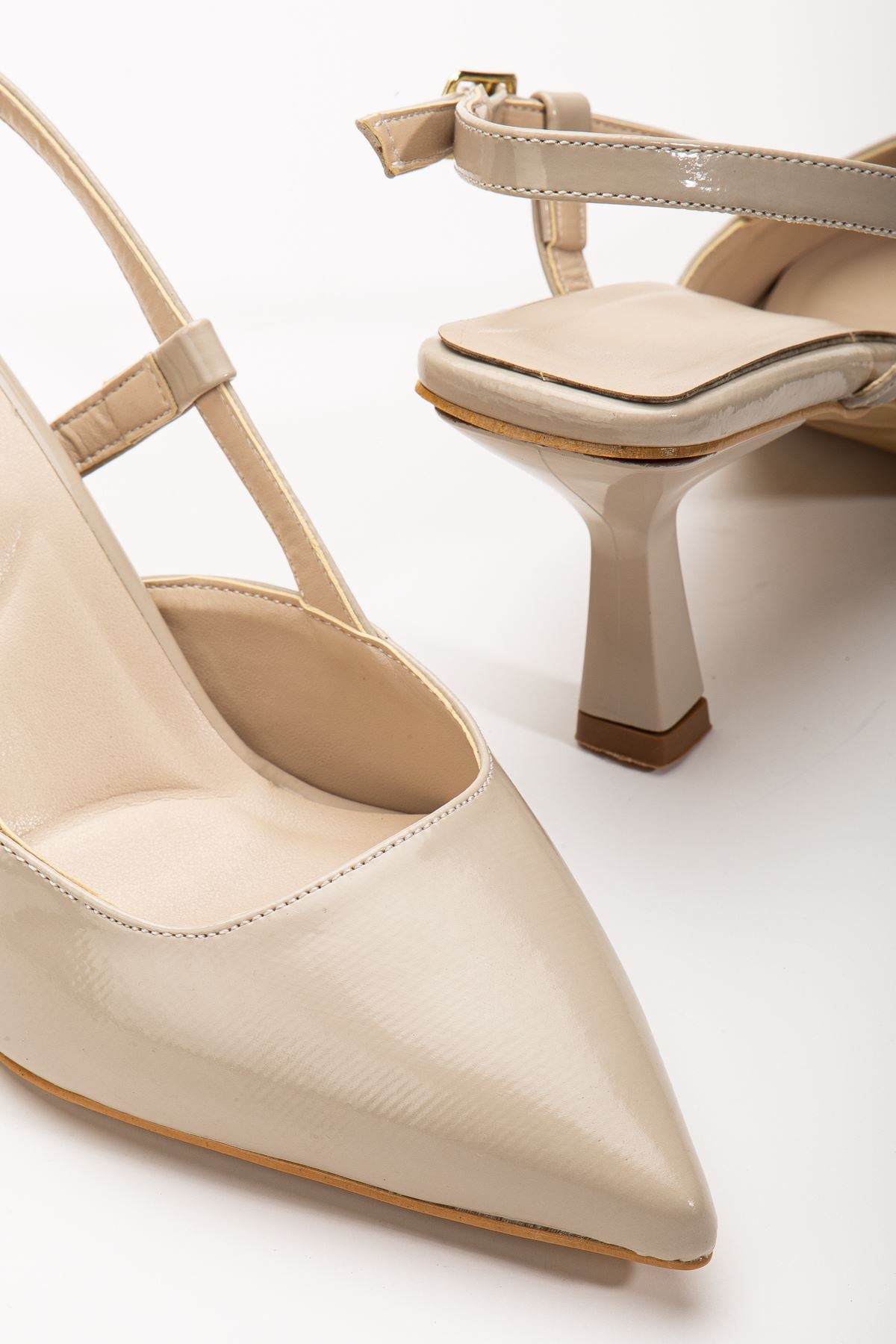 Women's Beige Patent Leather Thin Heeled Shoes - STREETMODE™