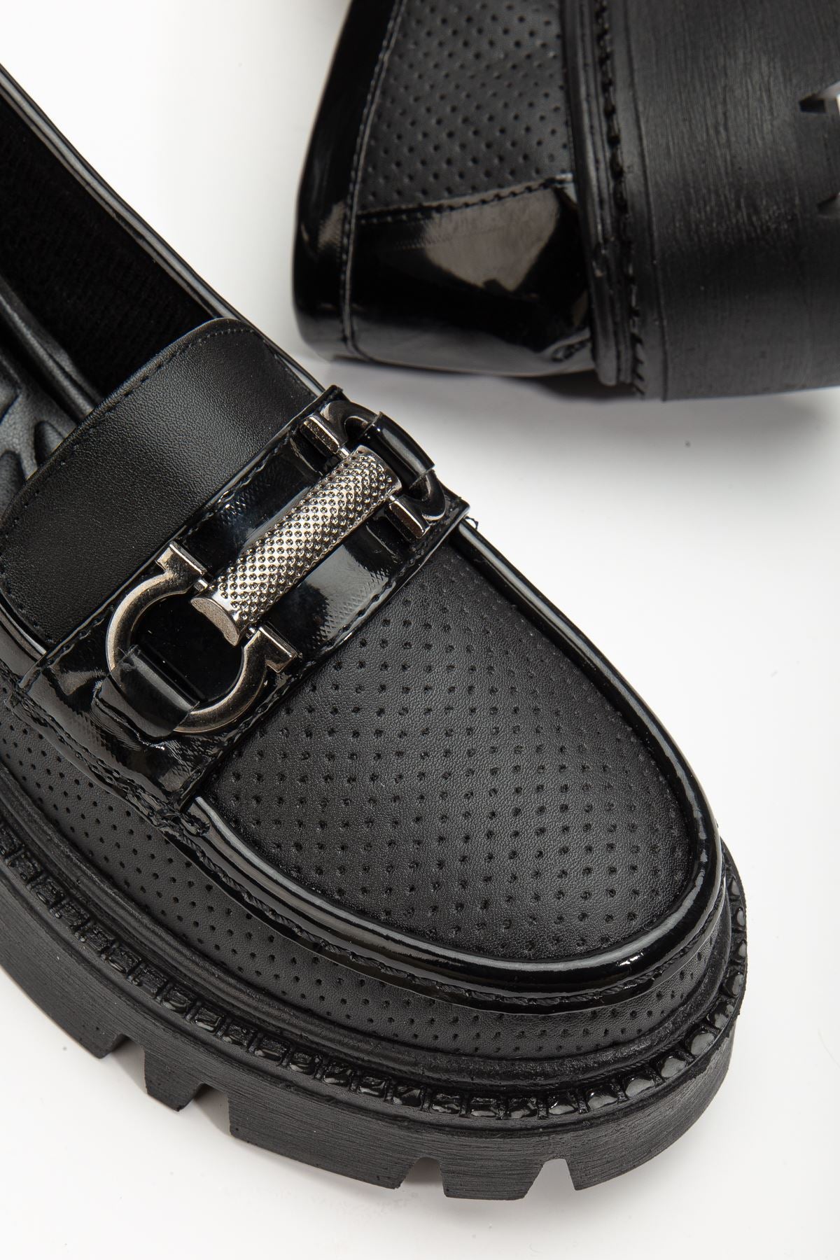 Women's Black Buckle Detailed Oxford Shoes - STREETMODE™