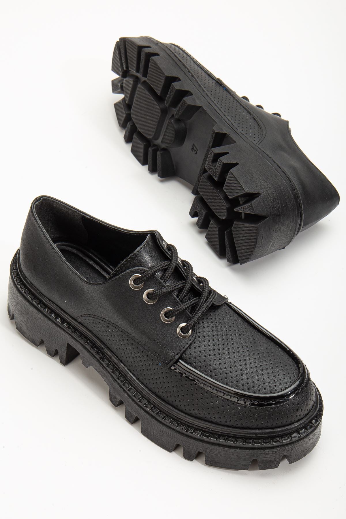 Women's Black Lace Detailed Oxford Shoes - STREETMODE™