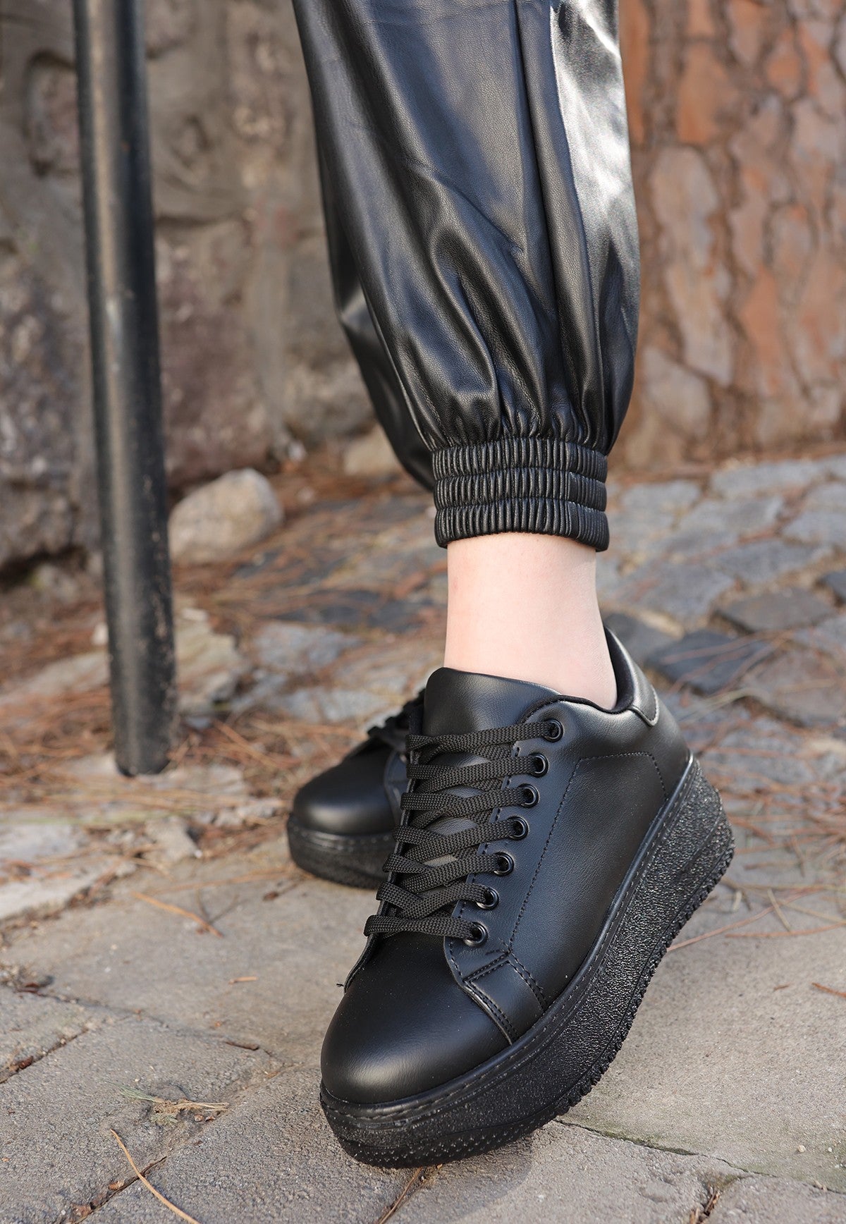 Women's Black Leather Lace-Up Sports Shoes - STREETMODE™