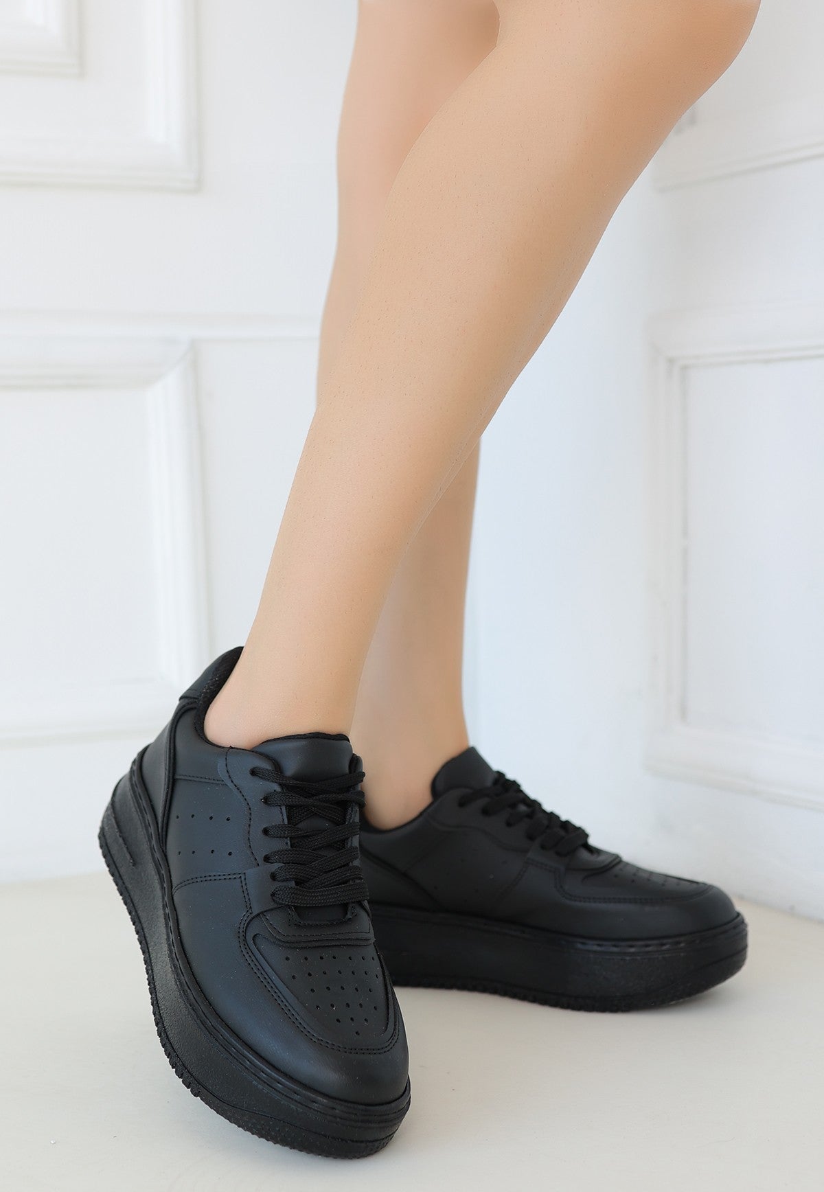 Women's Black Leather Lace-Up Sports Shoes - STREETMODE™