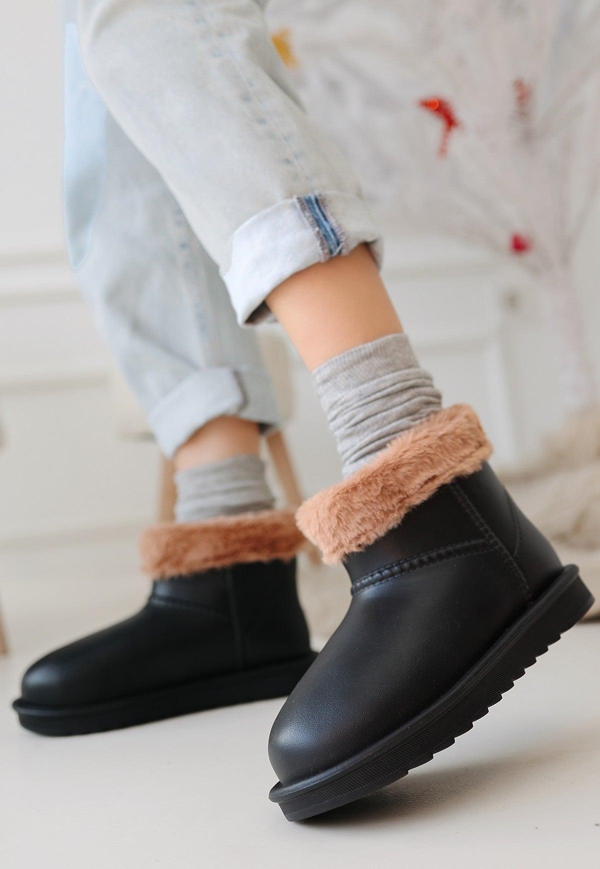 Women's Black Oval Toe Waterproof Fur Lined Boots - STREETMODE™