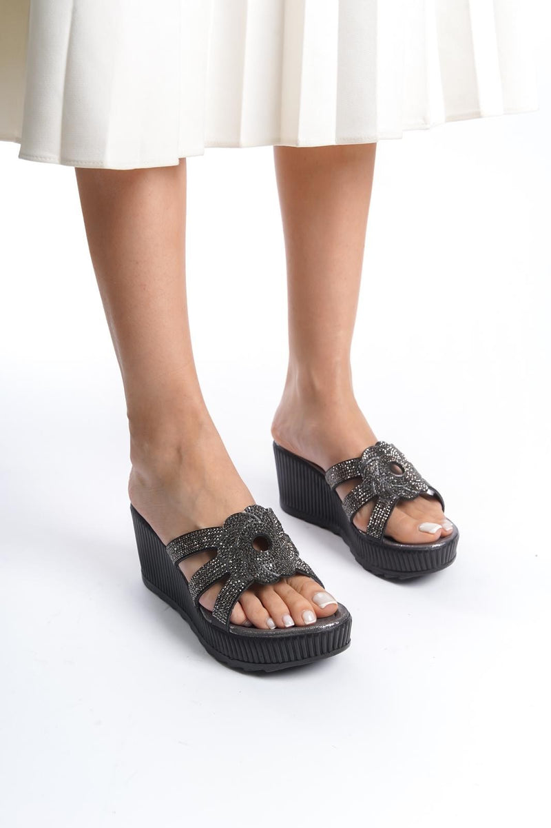 Women's Black Skin Bead Embroidered Slippers - STREETMODE™