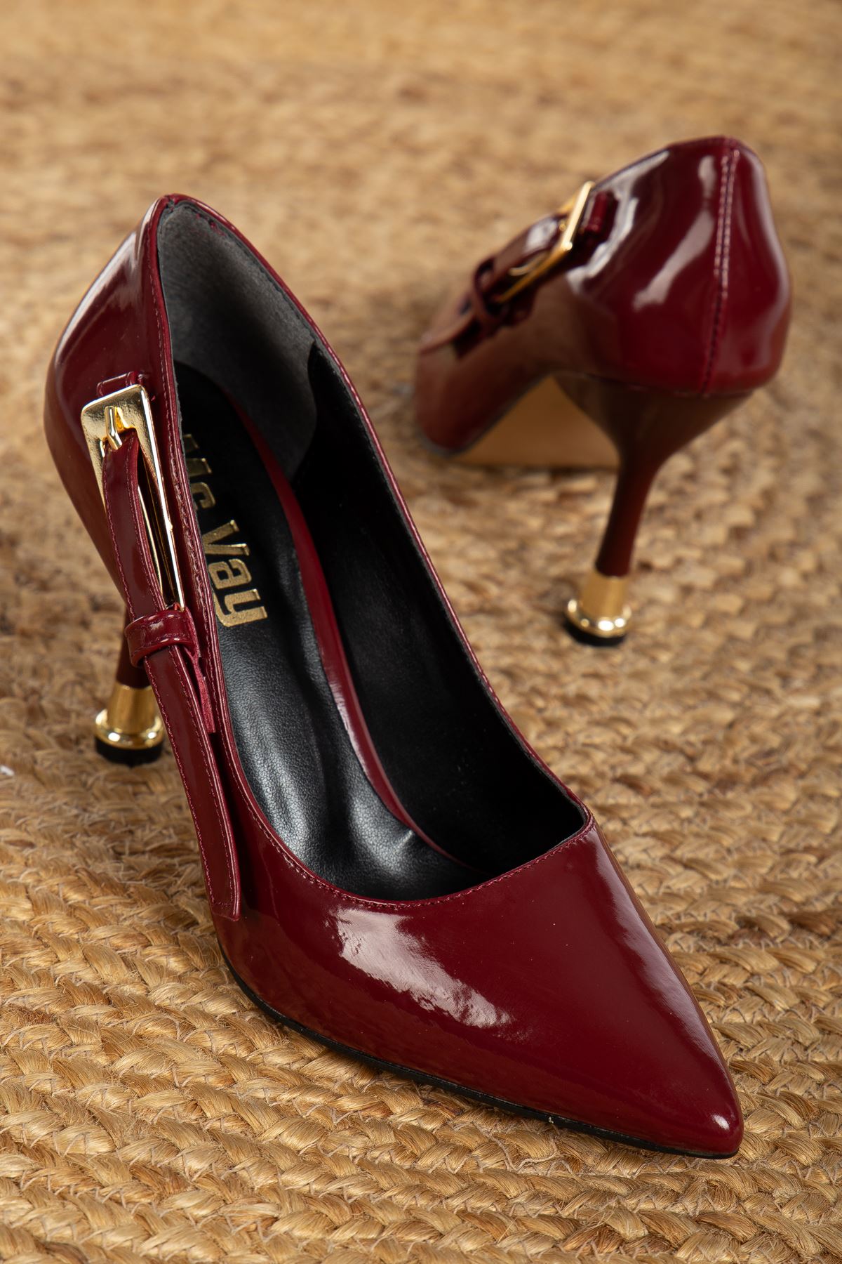 Women's Burgundy Buckle Detailed Pointed Toe Stiletto - STREETMODE™