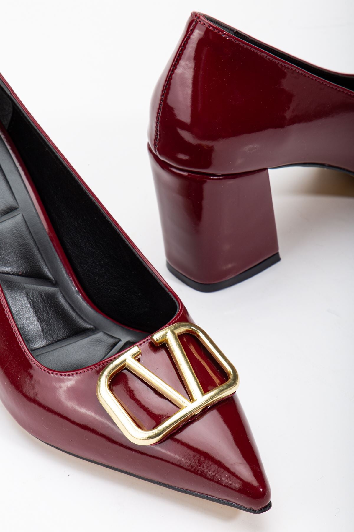 Women's Burgundy Patent Leather Buckle Detailed Thick Heeled Shoes - STREETMODE™