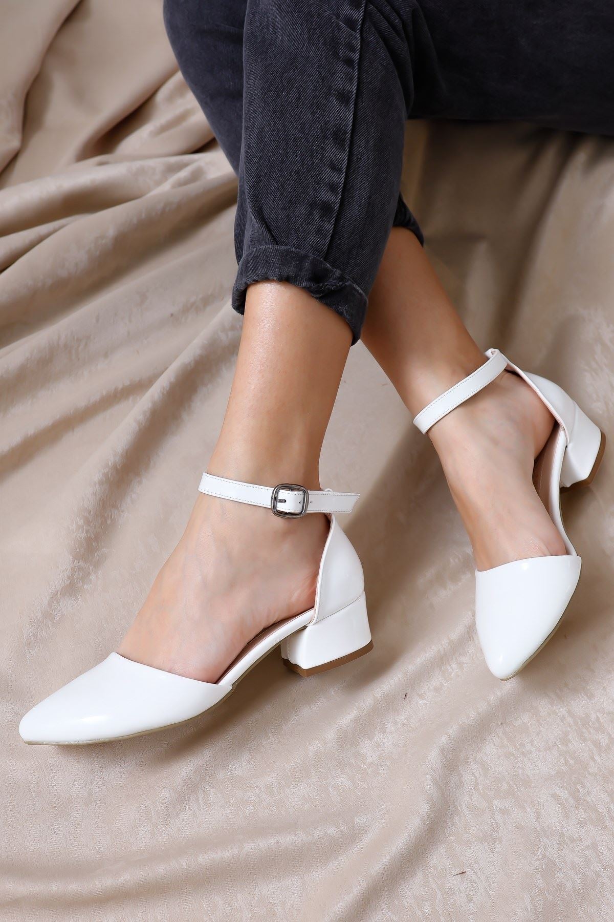 Women's Dary Heels White Skin Shoes - STREETMODE™