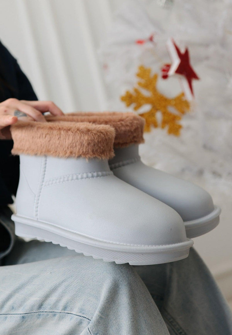 Women's Grey Oval Toe Waterproof Fur Lined Boots - STREETMODE™