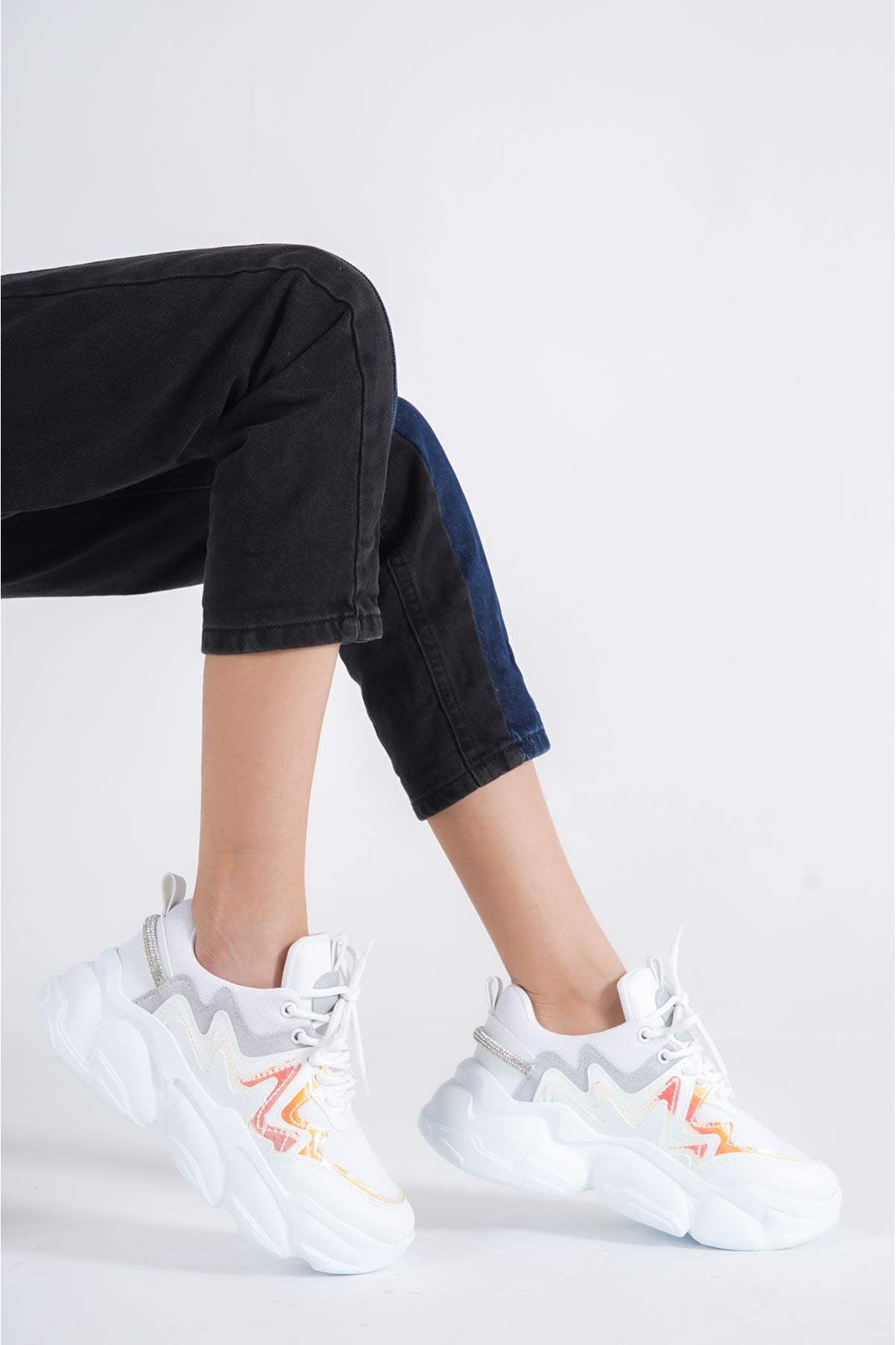 Women's Hardy White Sneakers Shoes - STREETMODE™