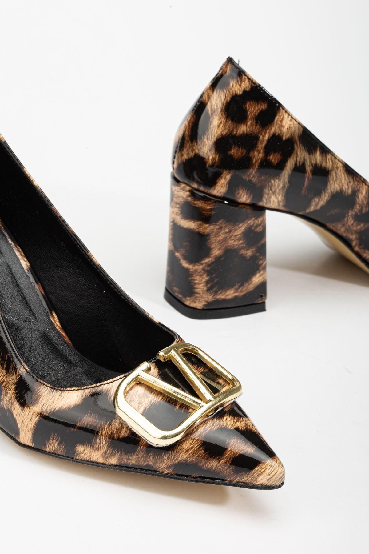 Women's Leopard Patent Leather Buckle Detailed Thick Heel Shoes - STREETMODE™