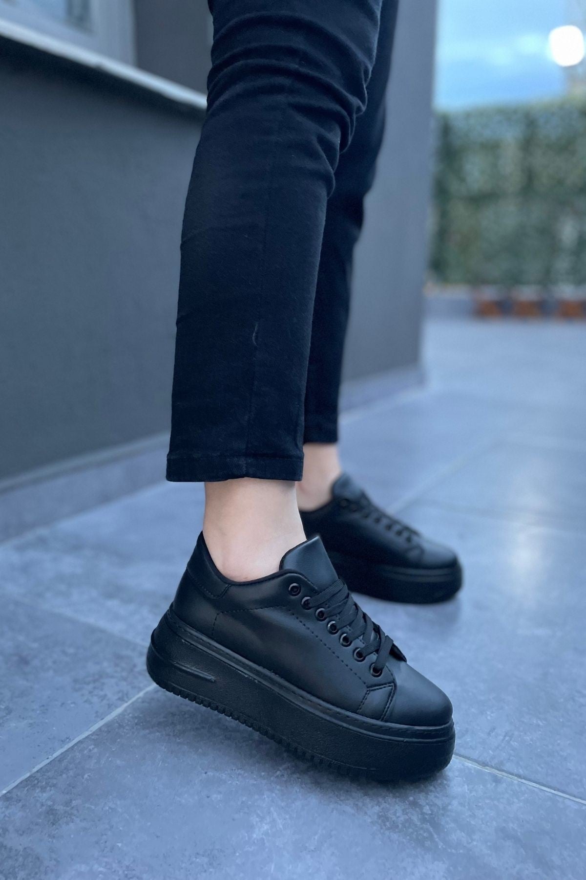Women's Leran Black Leather Lace-Up Sports Shoes - STREETMODE™