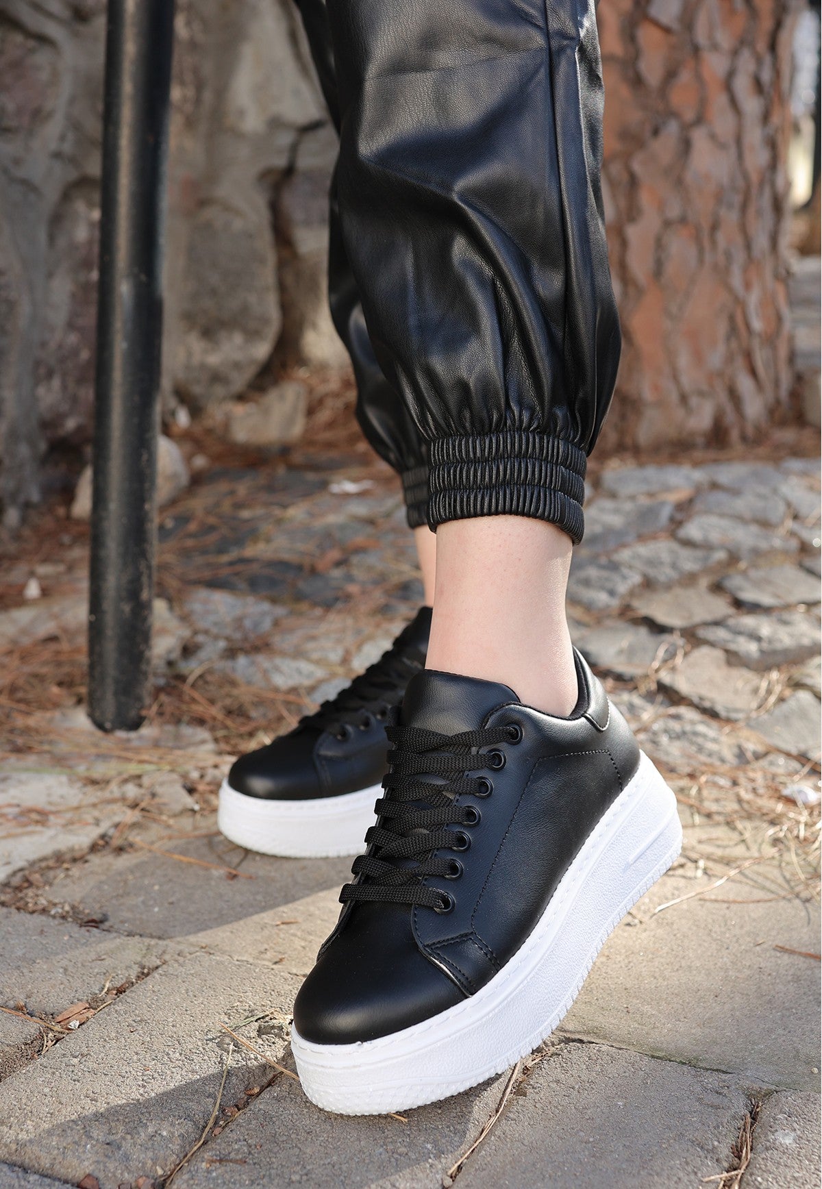 Women's Leran Black Skin White Sole Lace Up Sports Shoes - STREETMODE™