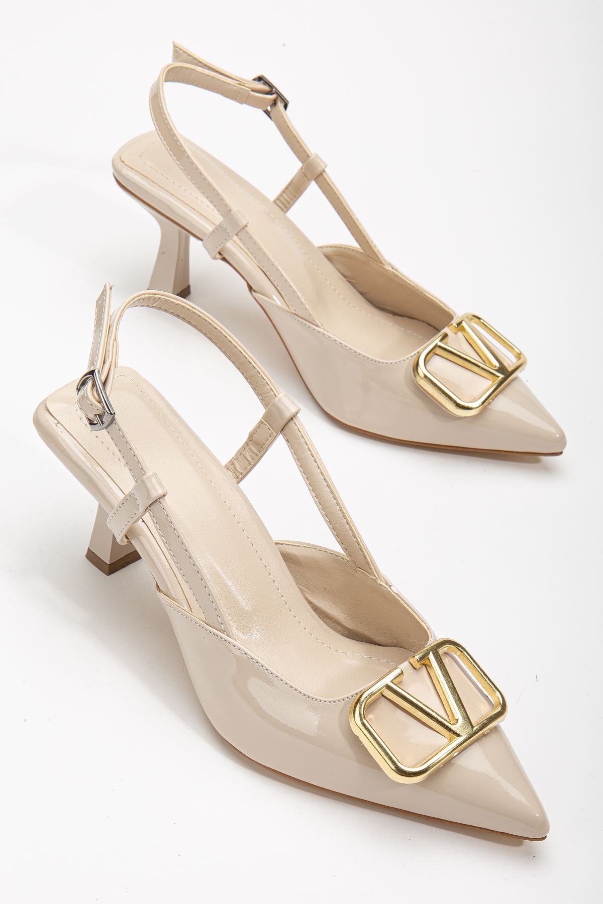 Women's Lianne Cream Patent Leather Buckle Detailed Thin Heeled Shoes - STREETMODE™