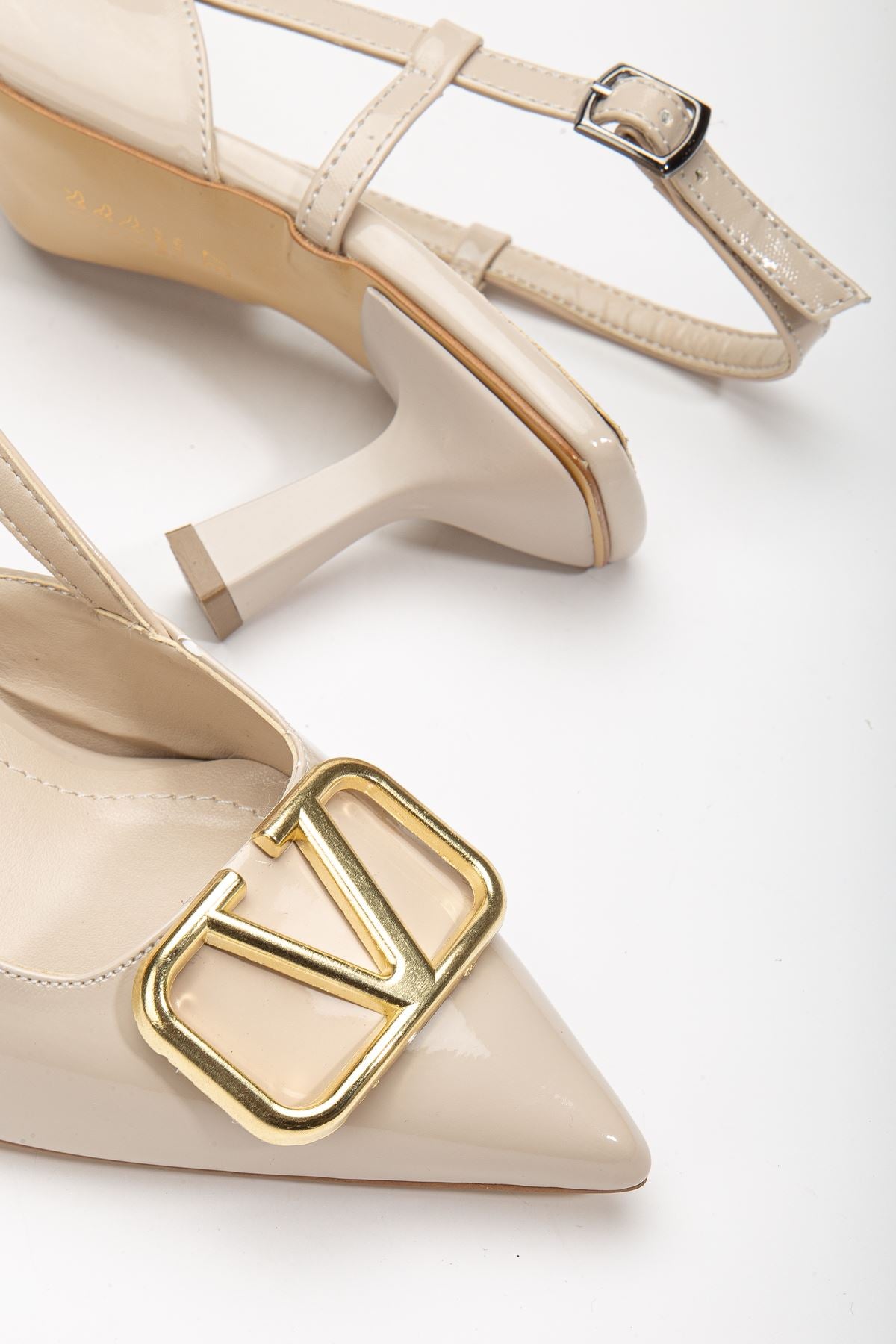 Women's Lianne Cream Patent Leather Buckle Detailed Thin Heeled Shoes - STREETMODE™
