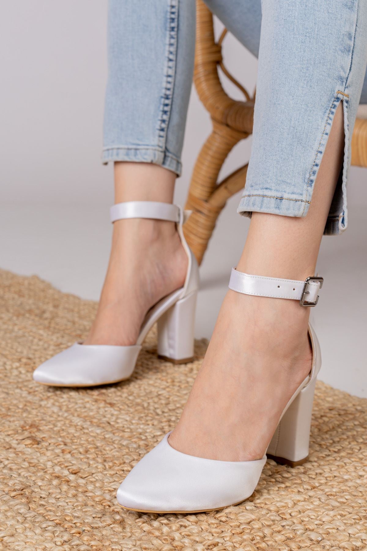 Women's Lole Heeled White Satin Detailed Heeled Shoes - STREETMODE™