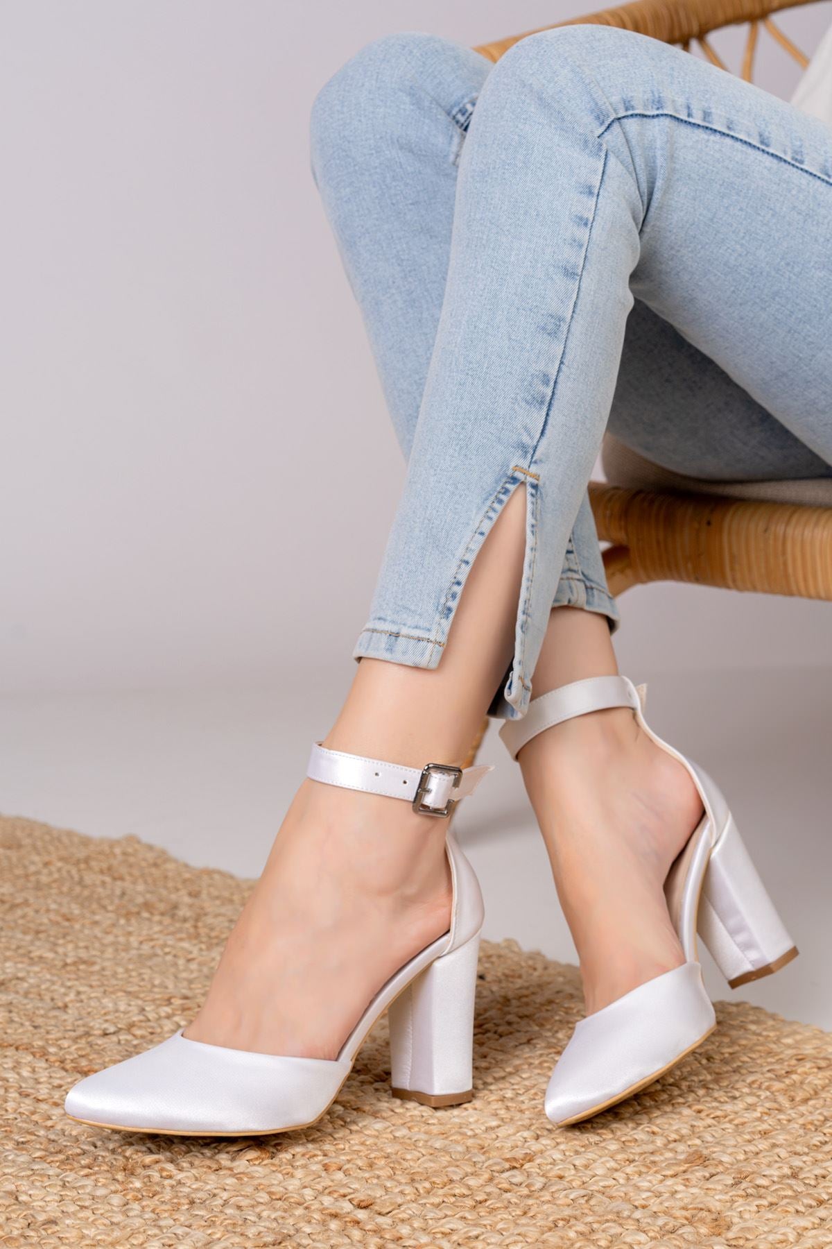 Women's Lole Heeled White Satin Detailed Heeled Shoes - STREETMODE™