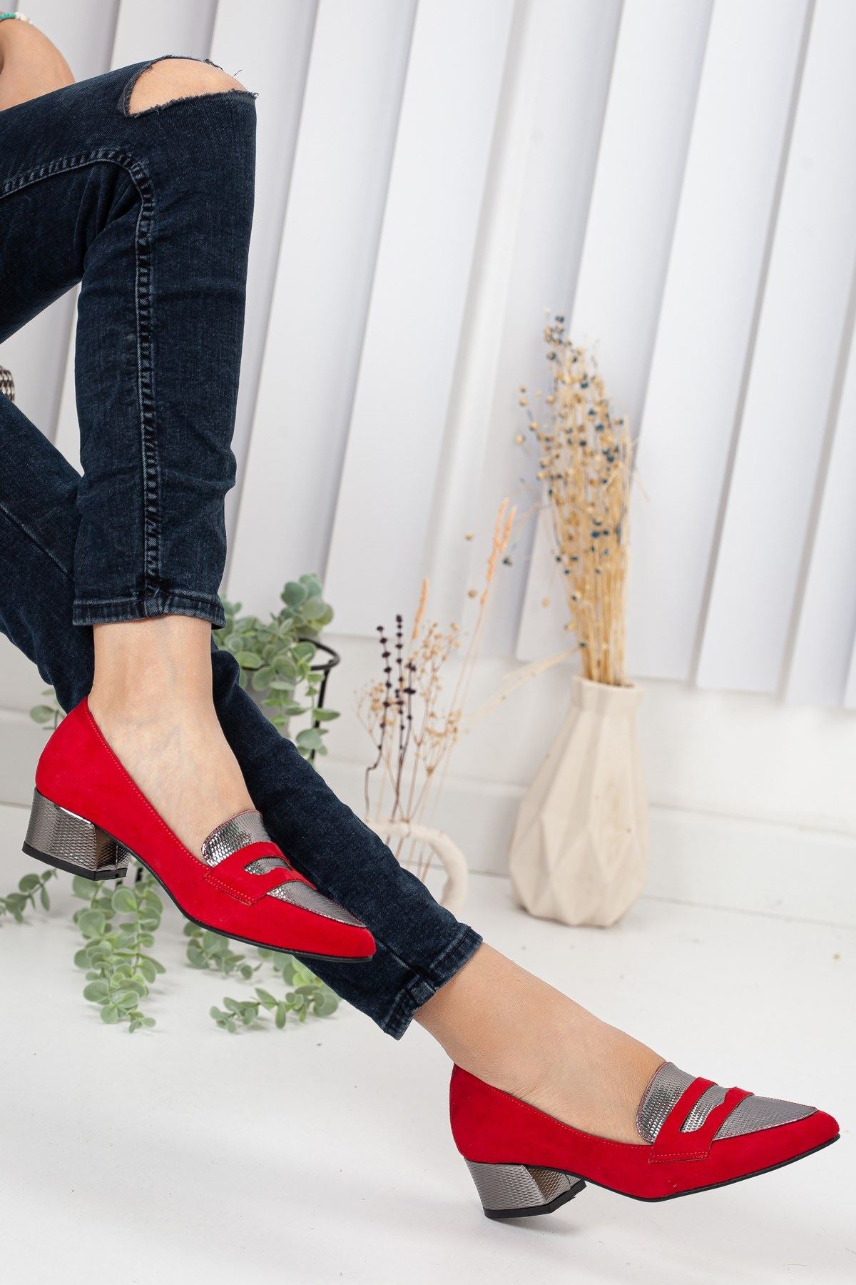 Women's Mia Heeled Red Suede Platinum Detail Shoes - STREETMODE™ DE