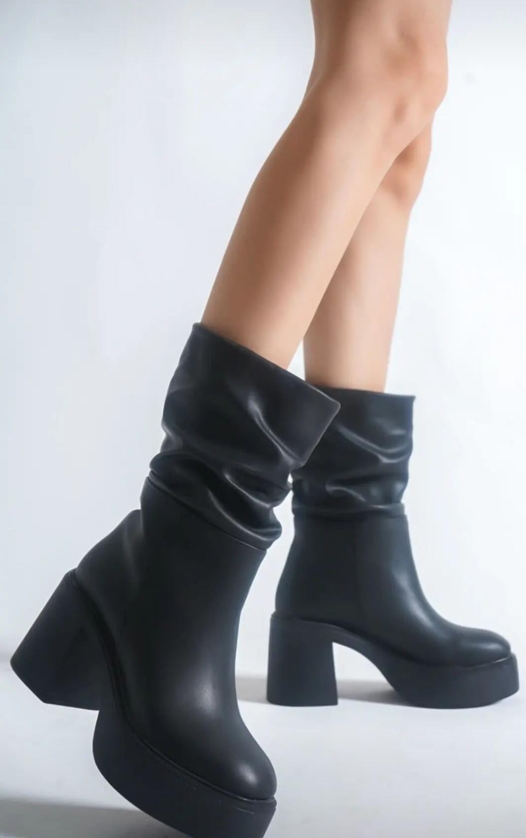 Women's Milda Black Skin Gusseted Boots - STREETMODE™