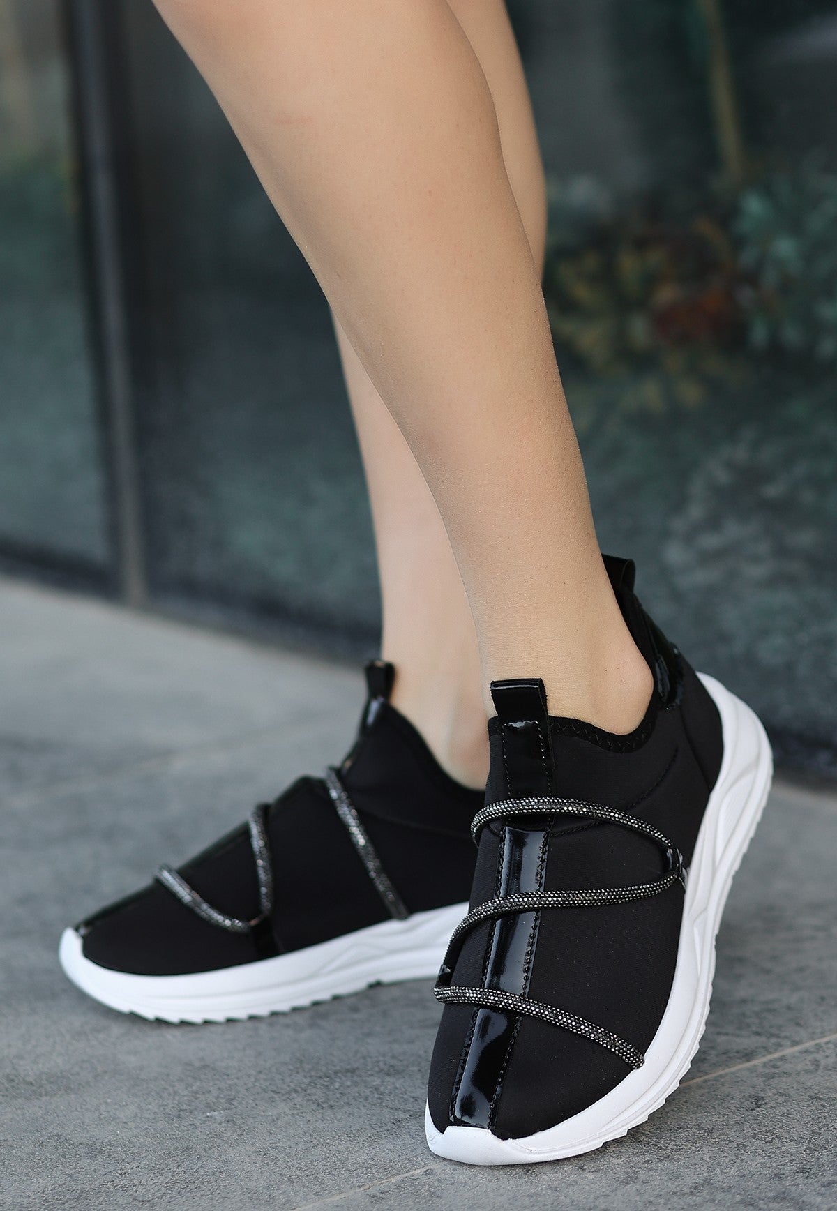 Women's Olgo Black Stretch Sports Shoes - STREETMODE™