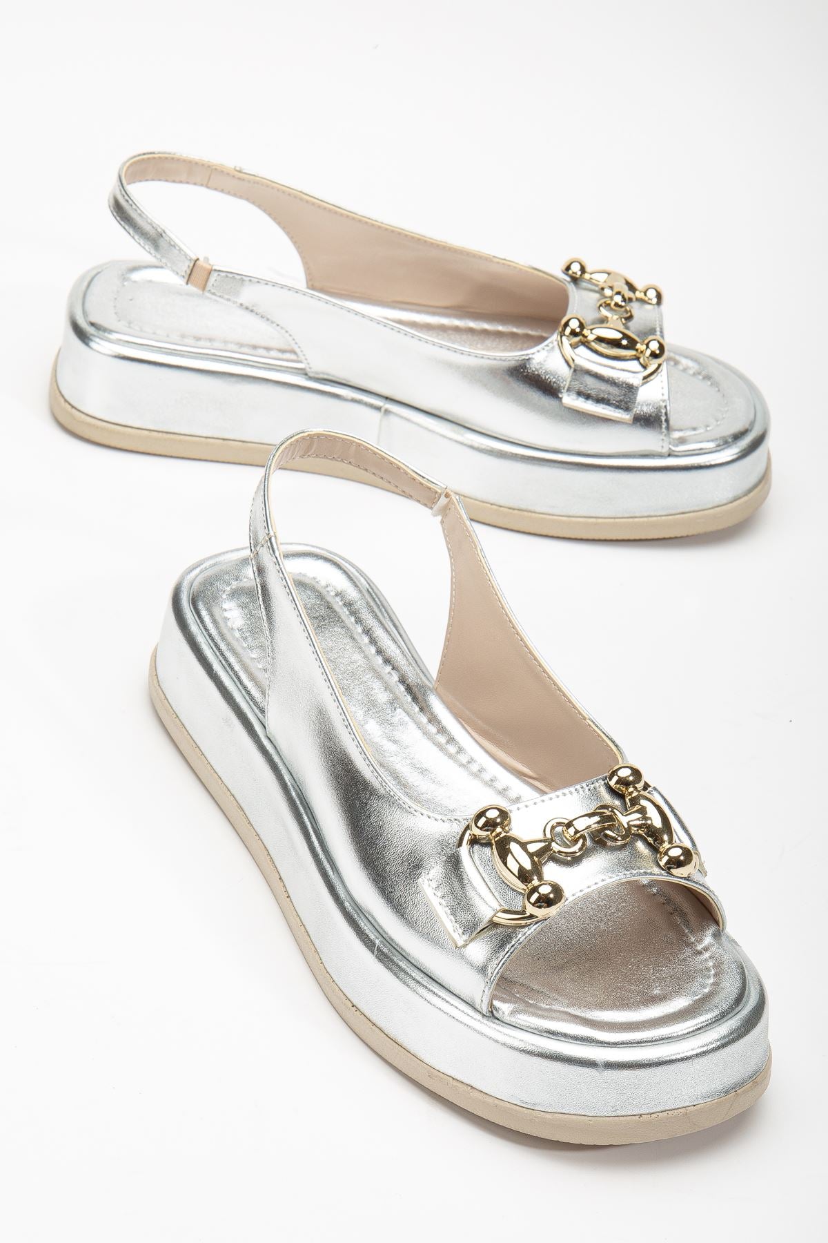 Women's Silver Shiny Skin Buckle Detailed Sandals - STREETMODE™