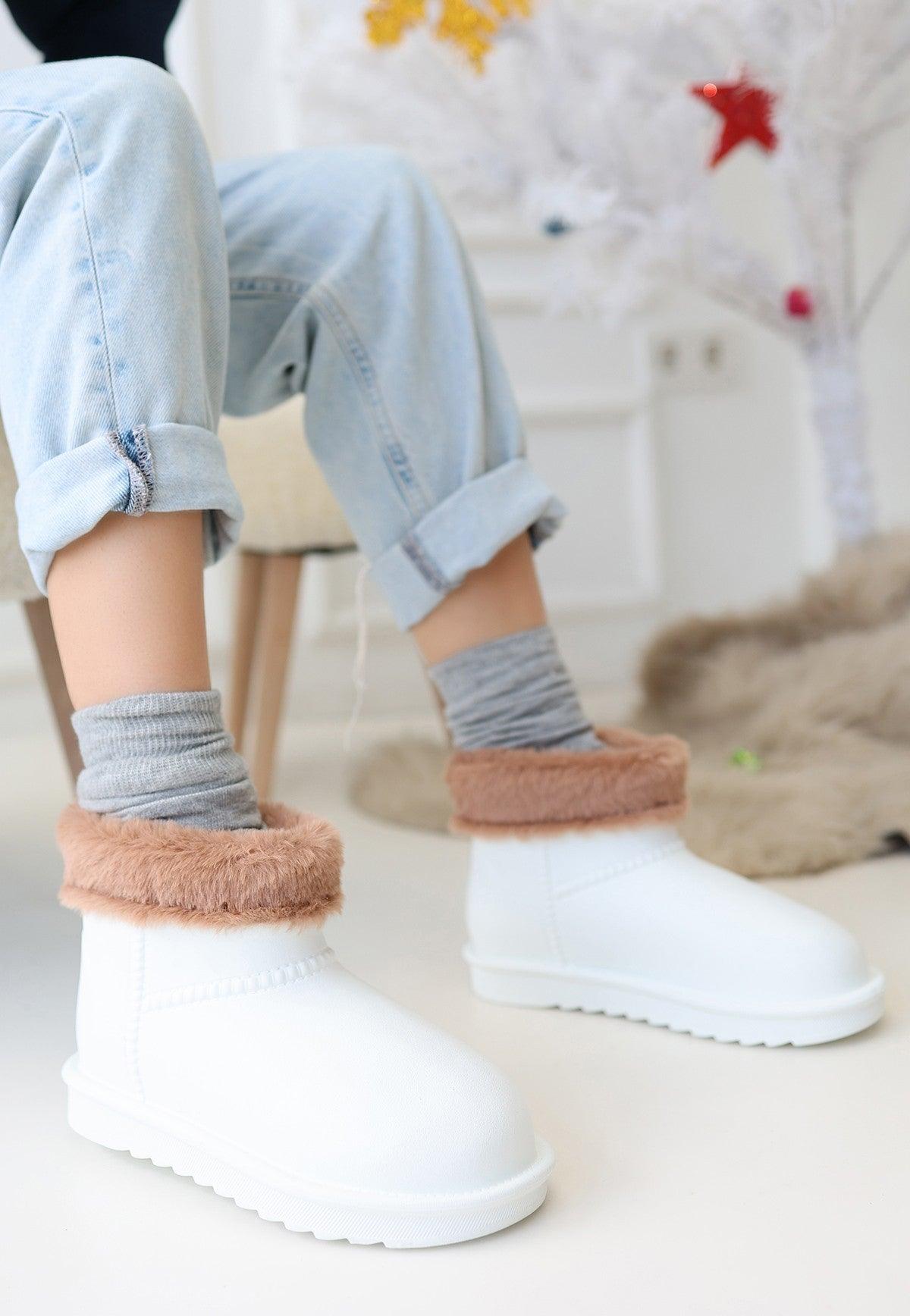 Women's White Oval Toe Waterproof Fur Lined Boots - STREETMODE™