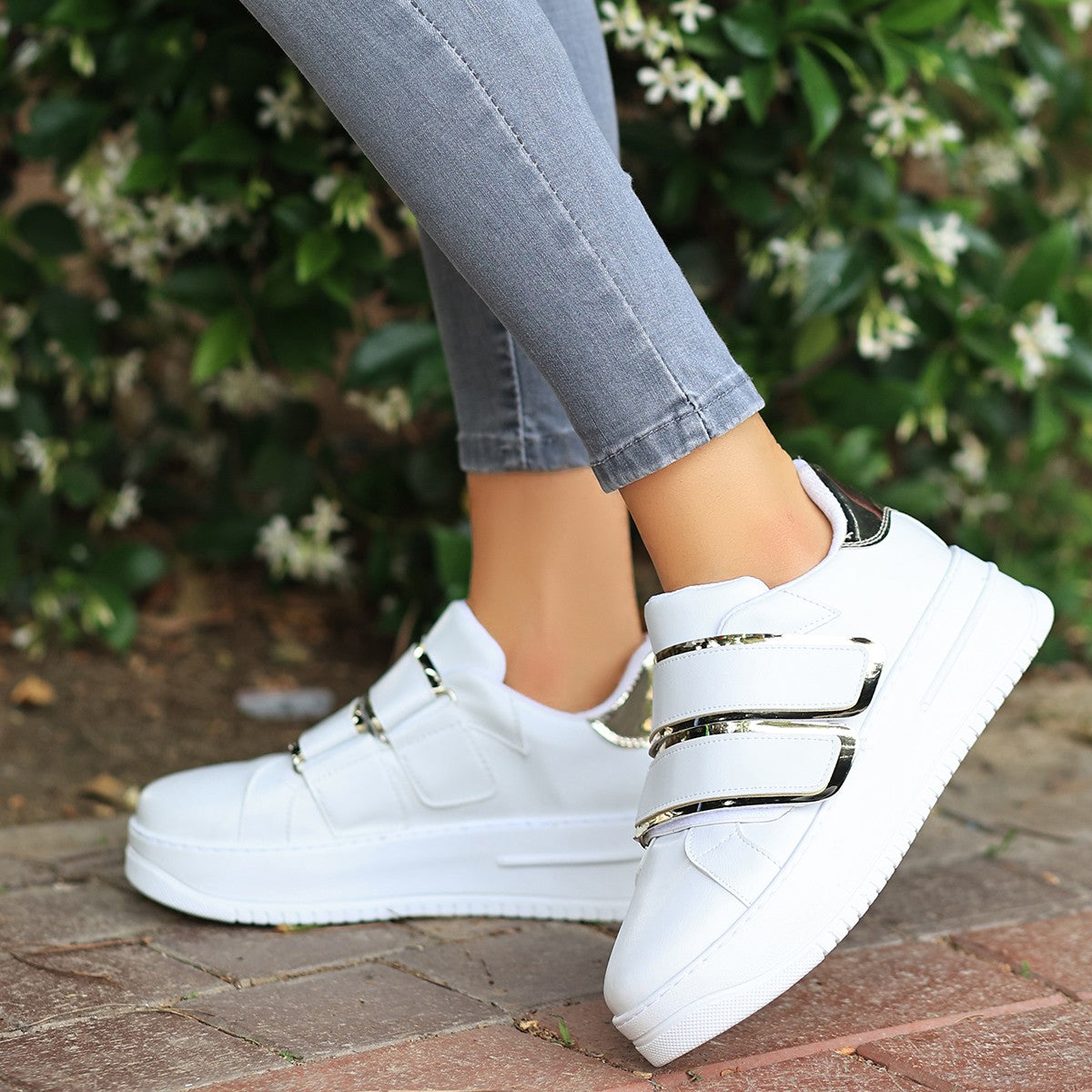 Women's White Skin Silver Detailed Sports Shoes - STREETMODE™